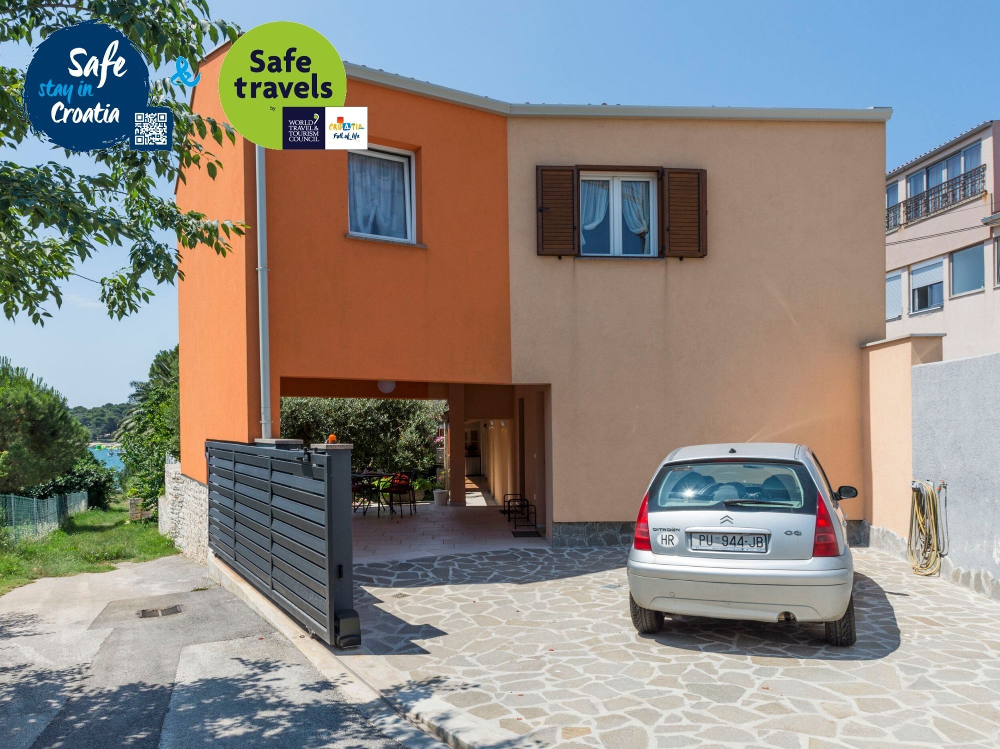 Apartments Petra near beach 70851-A2