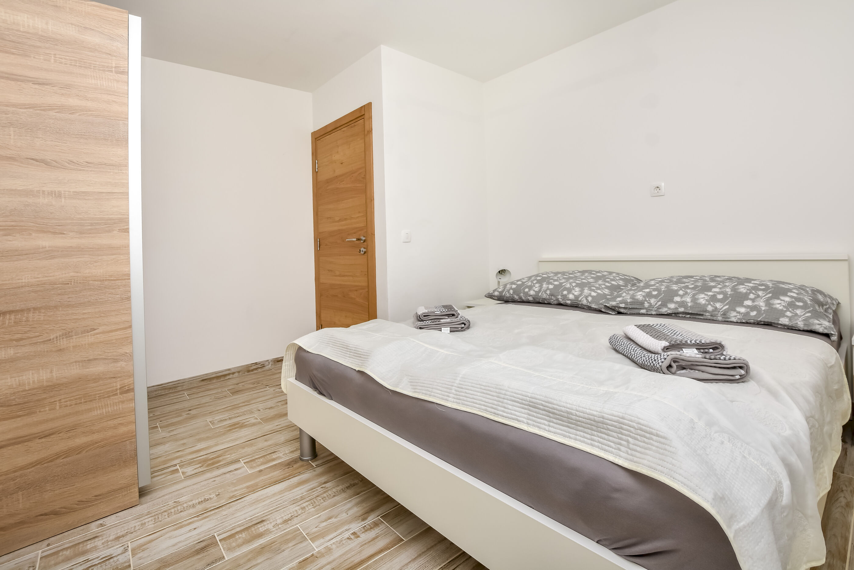 Apartments Jelena 79901-A1