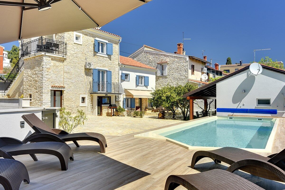 House Hodak 16589-A3