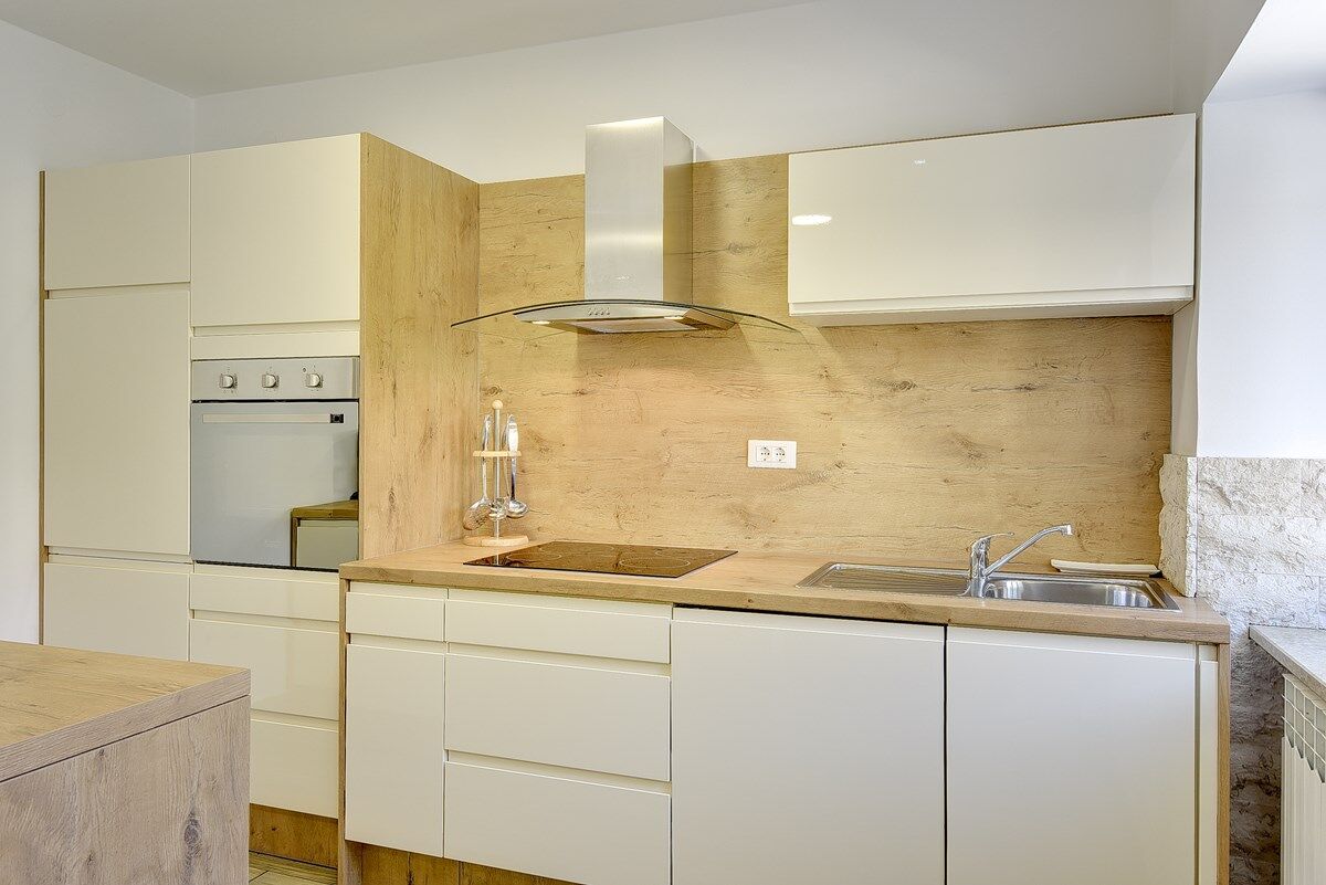 House Hodak 16589-A1