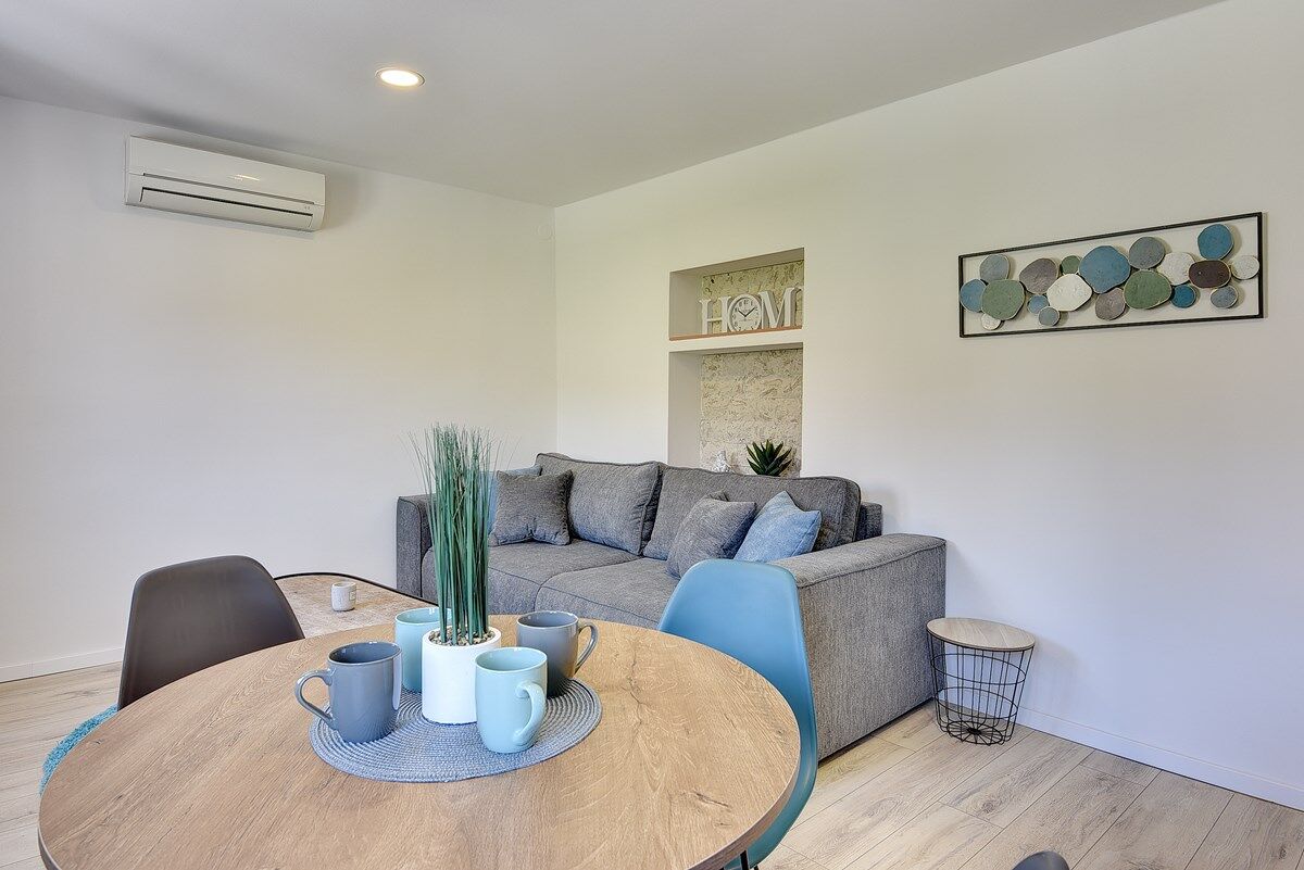 House Hodak 16589-A2