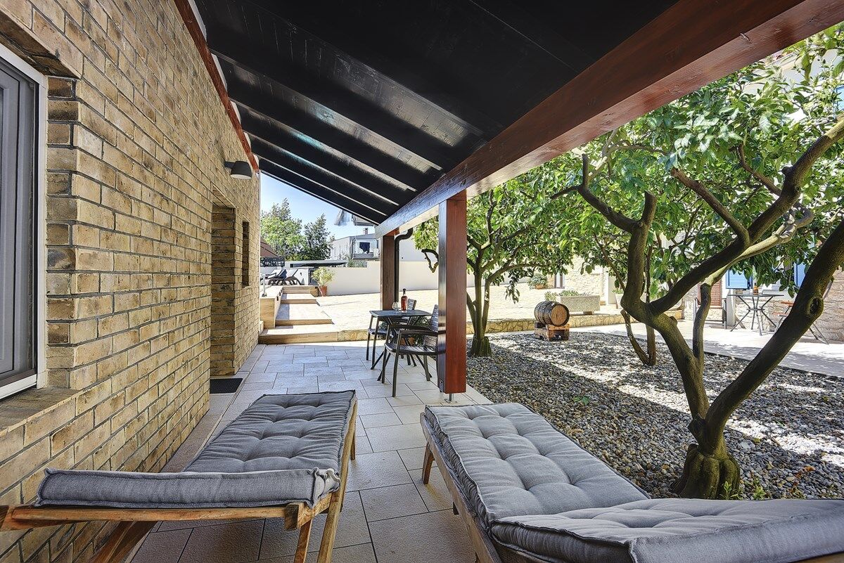 House Hodak 16589-A3