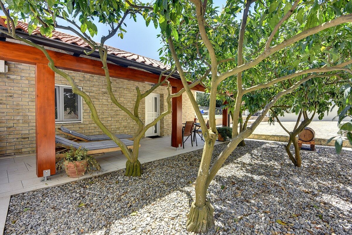 House Hodak 16589-A3