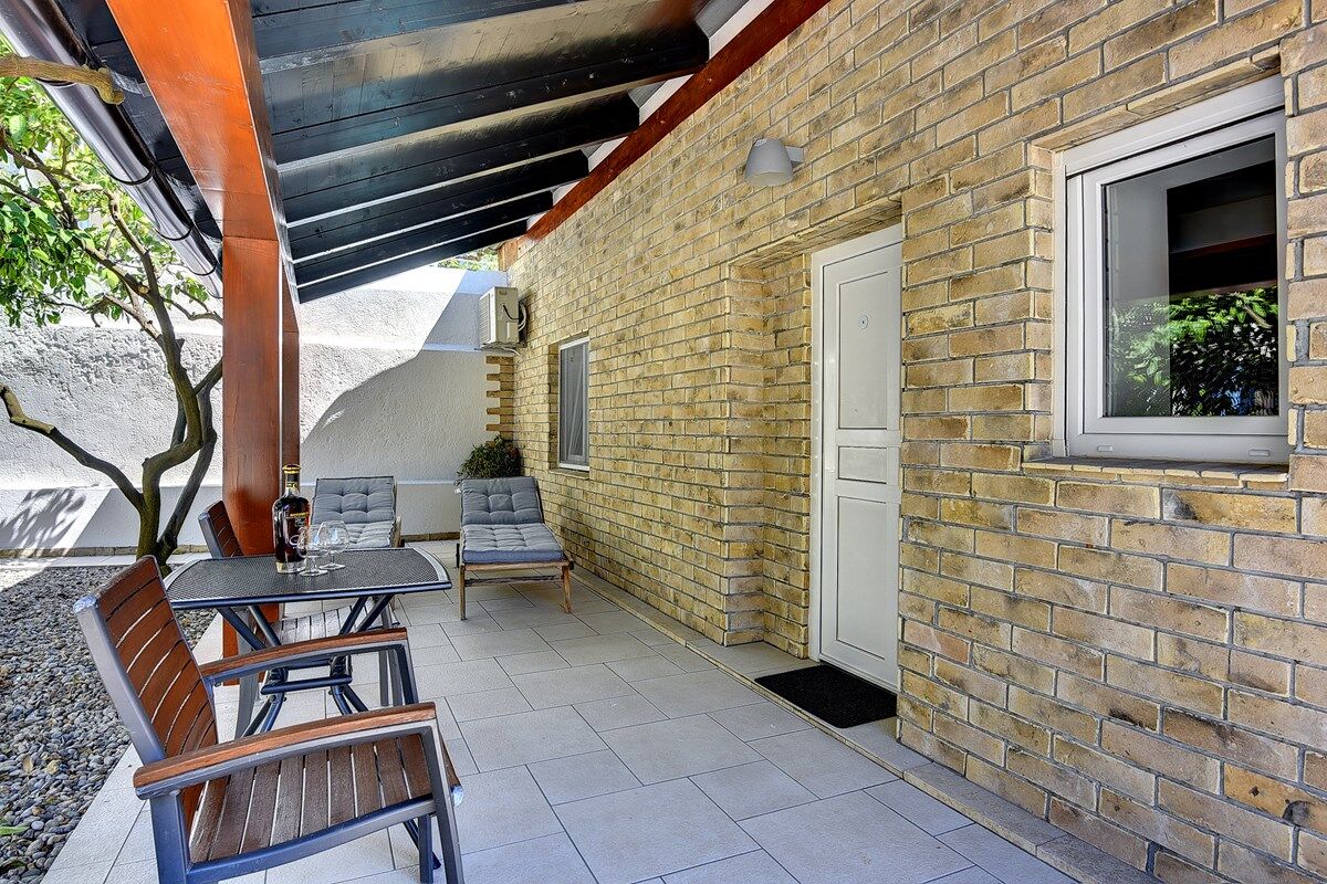 House Hodak 16589-A3