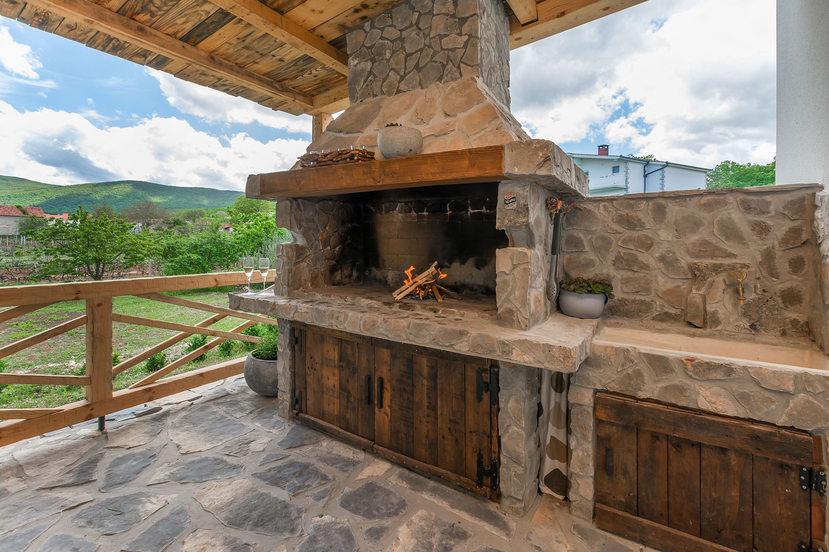 House Mali dvori 81161-K1