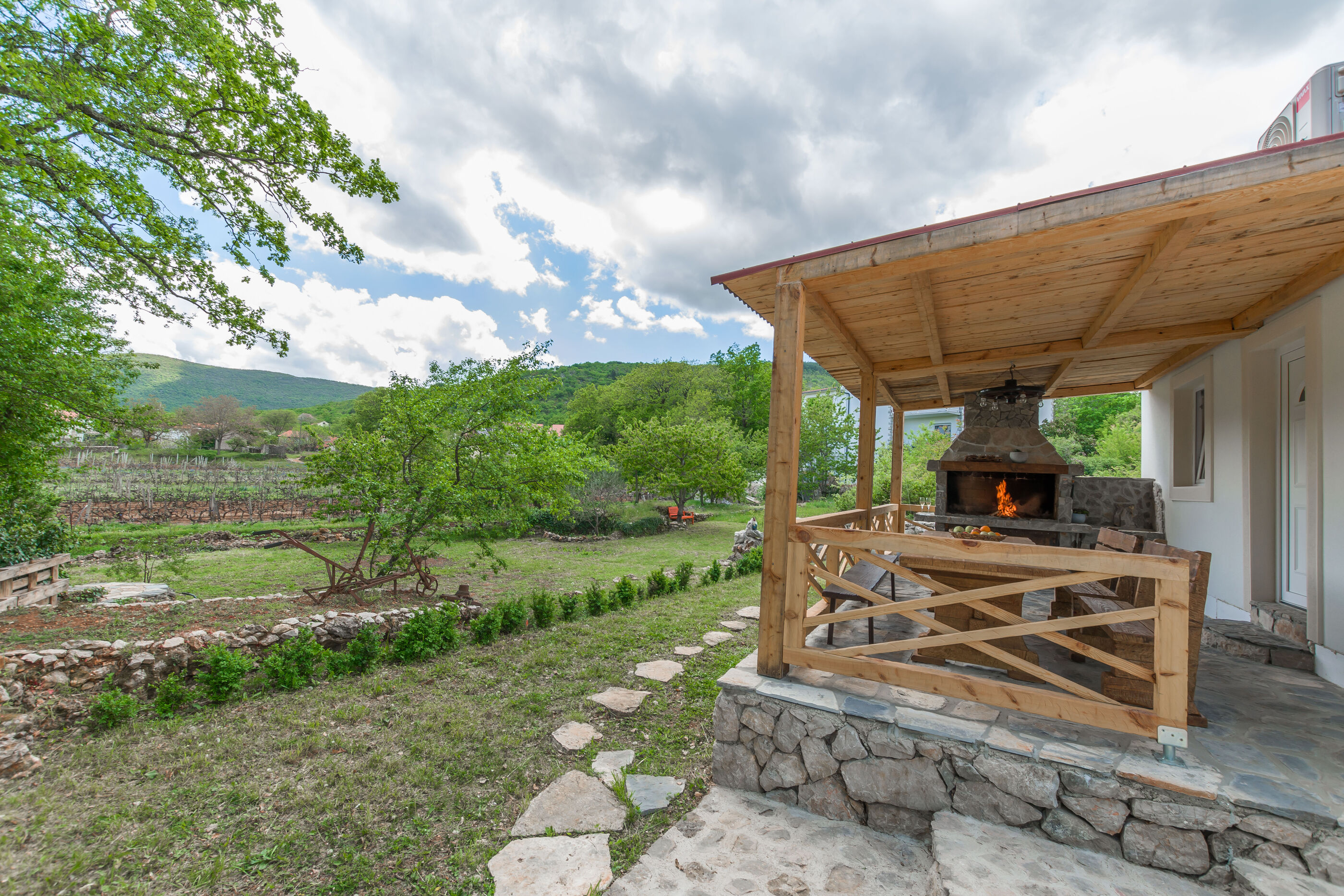 House Mali dvori 81161-K1