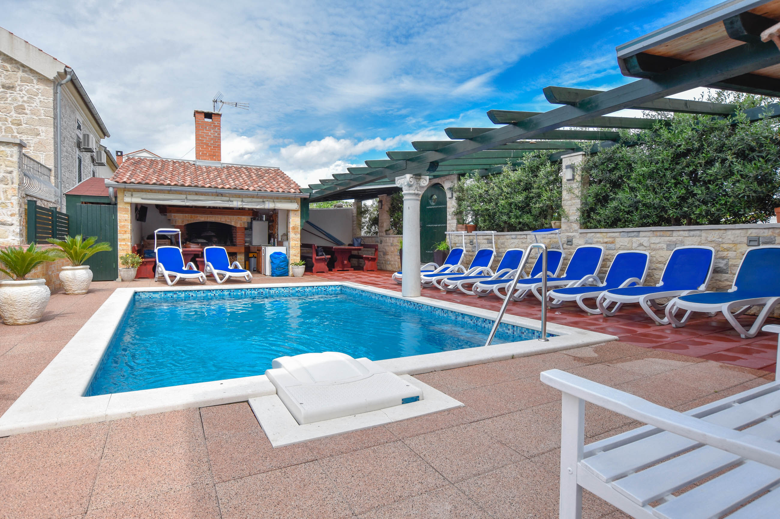 Apartments Jacqueline 81301-A4