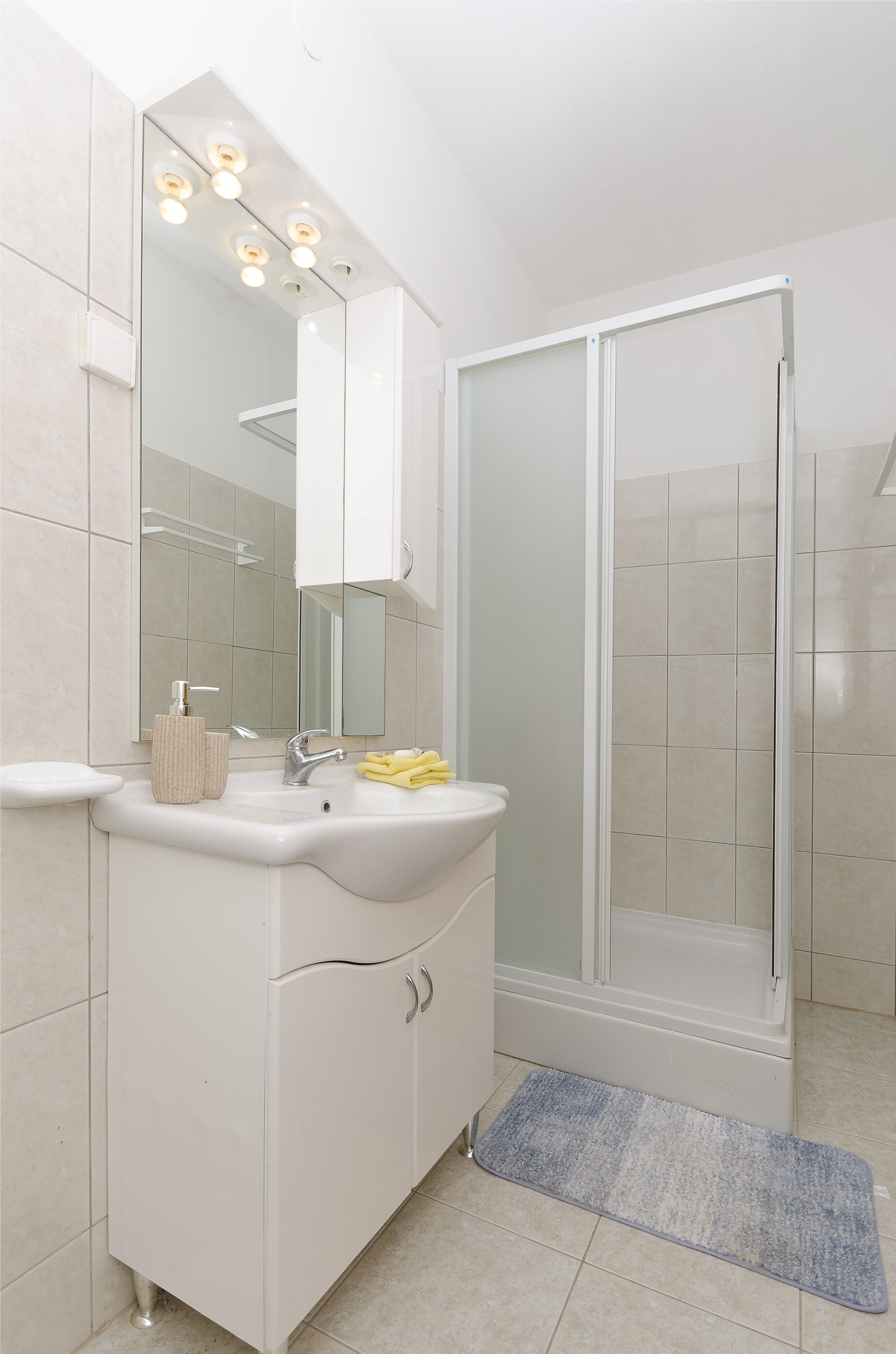 Apartments Ivana 81281-A2
