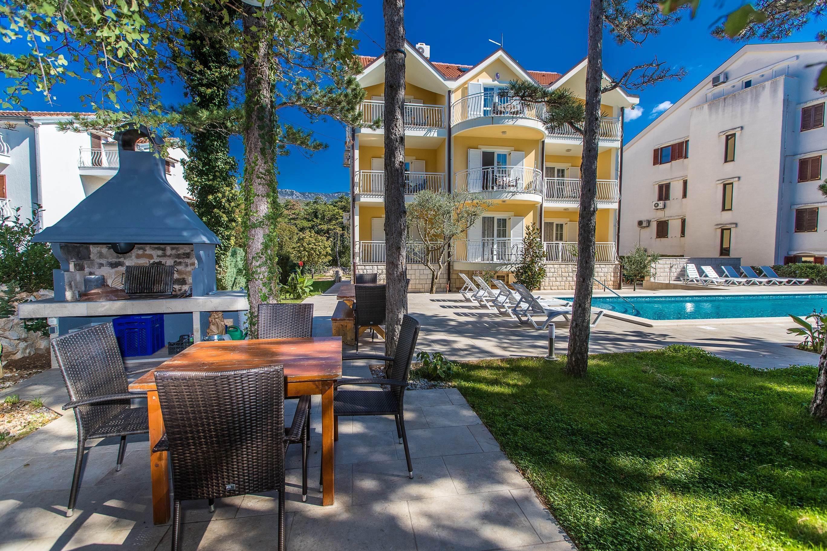 Apartments Villa Anne 81411-A3