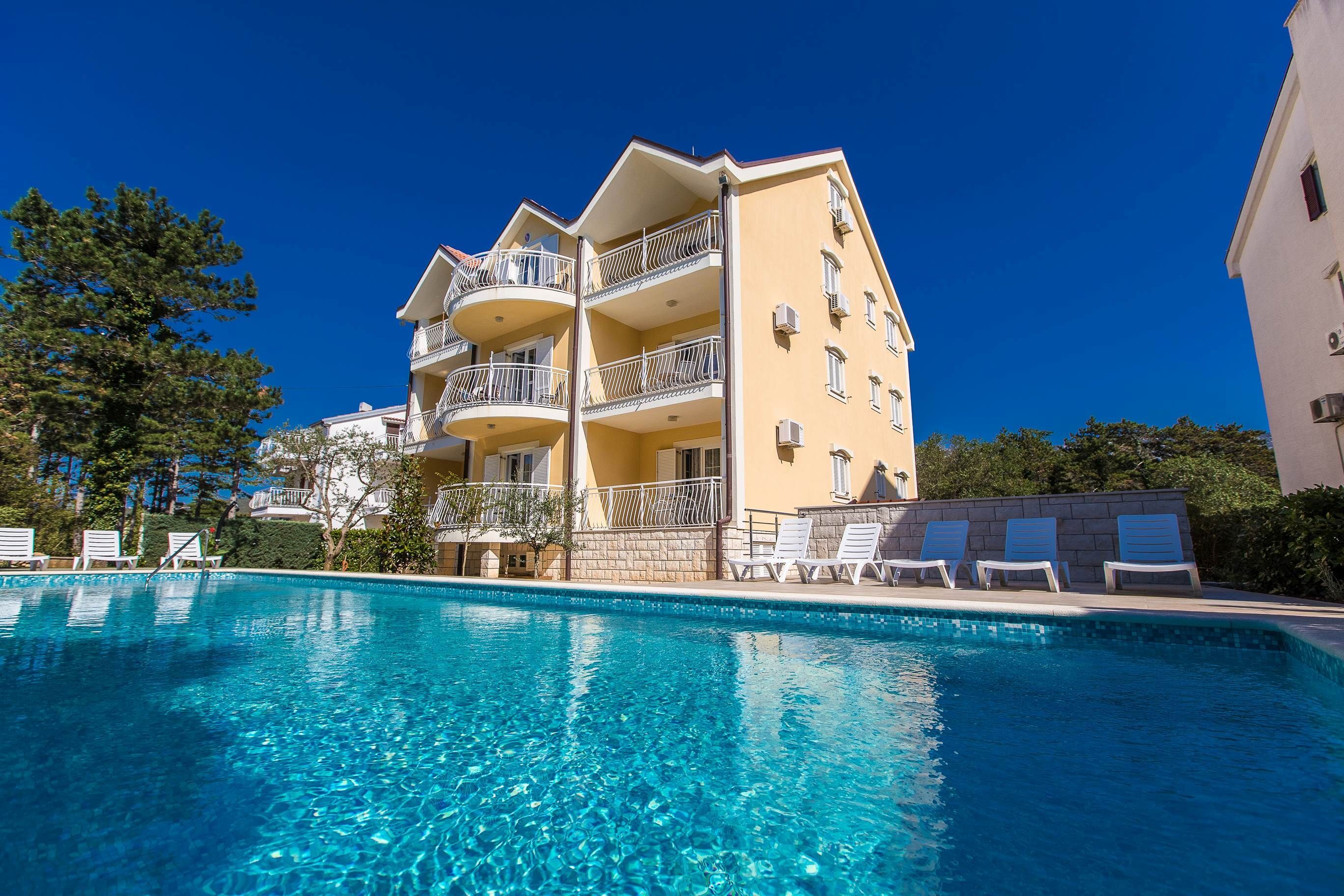 Apartments Villa Anne 81411-A3