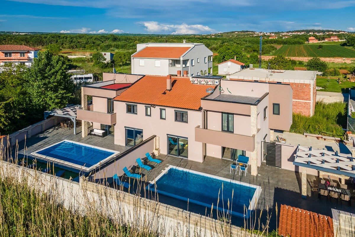 Villa Christine 74182-K1