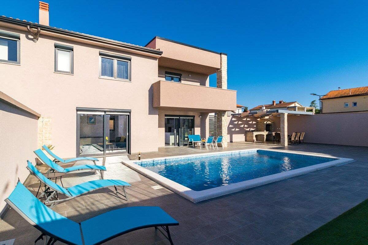 Villa Christine 74182-K1