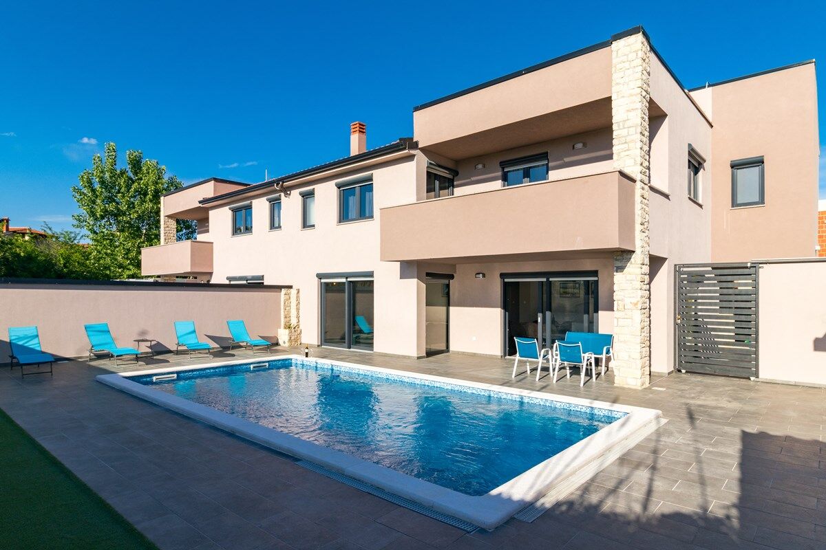 Villa Christine 74182-K1