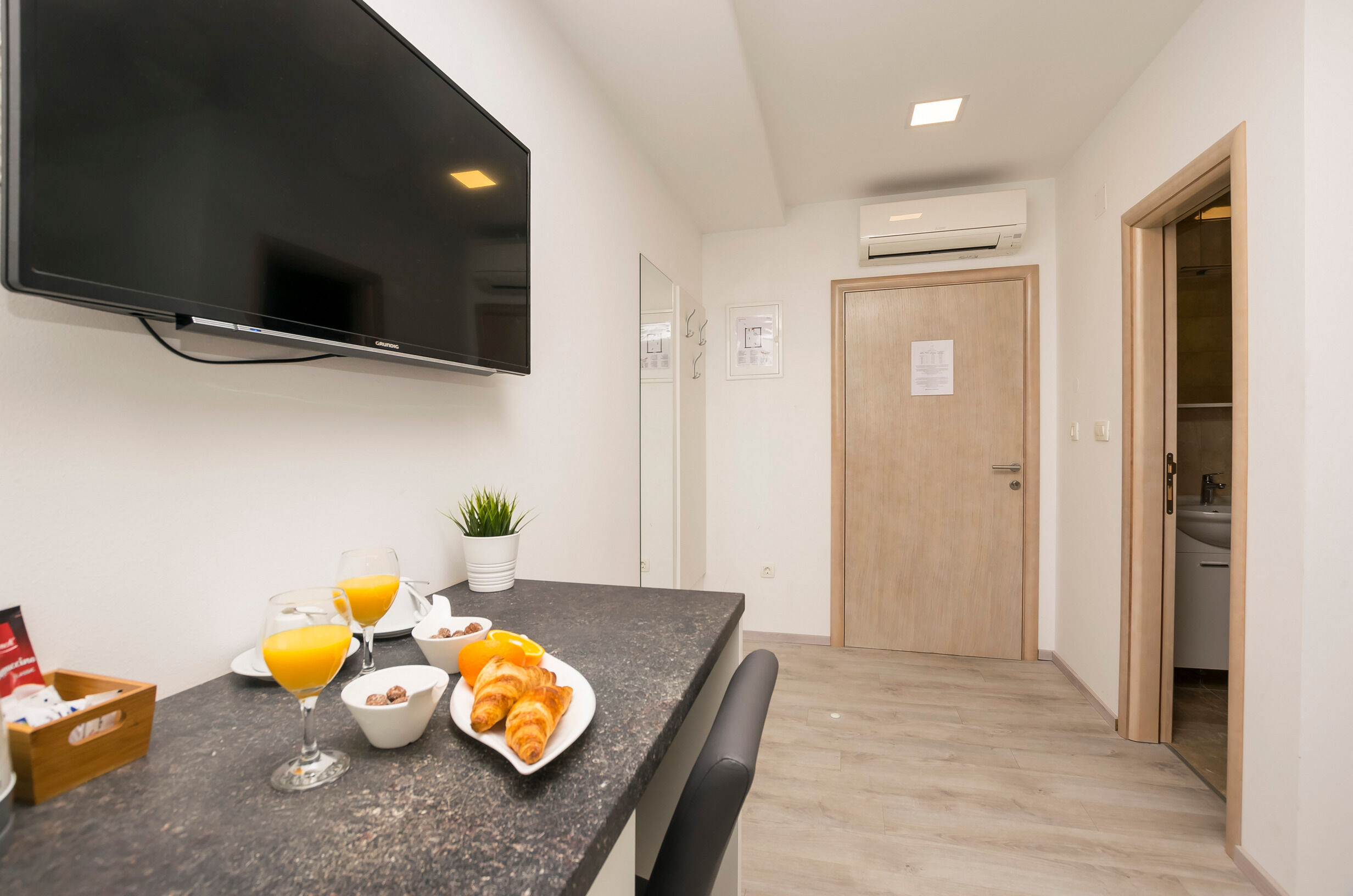 Apartments and Rooms Adriatic Suites 80461-S6