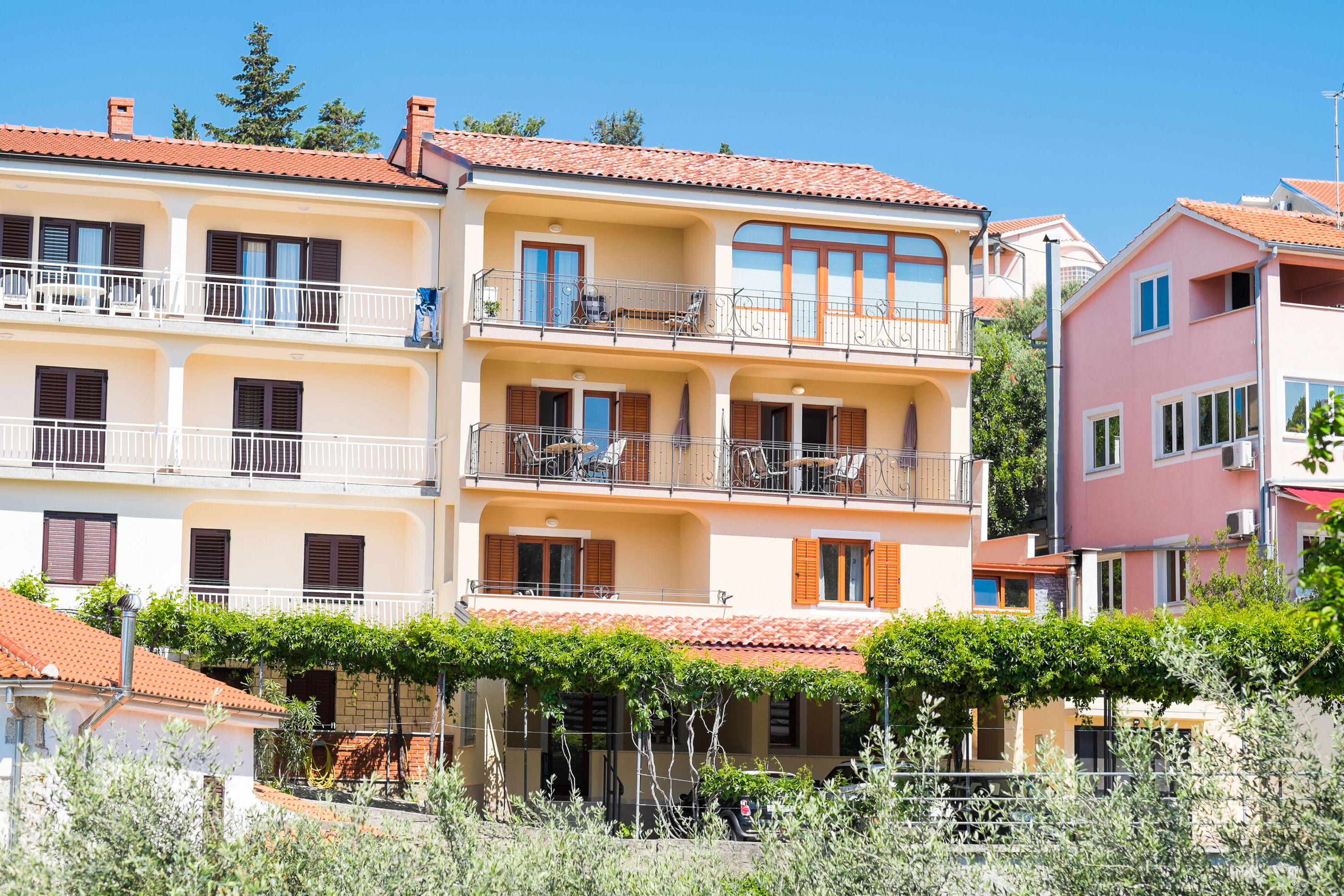 Apartments Skomeršić 15611-A1