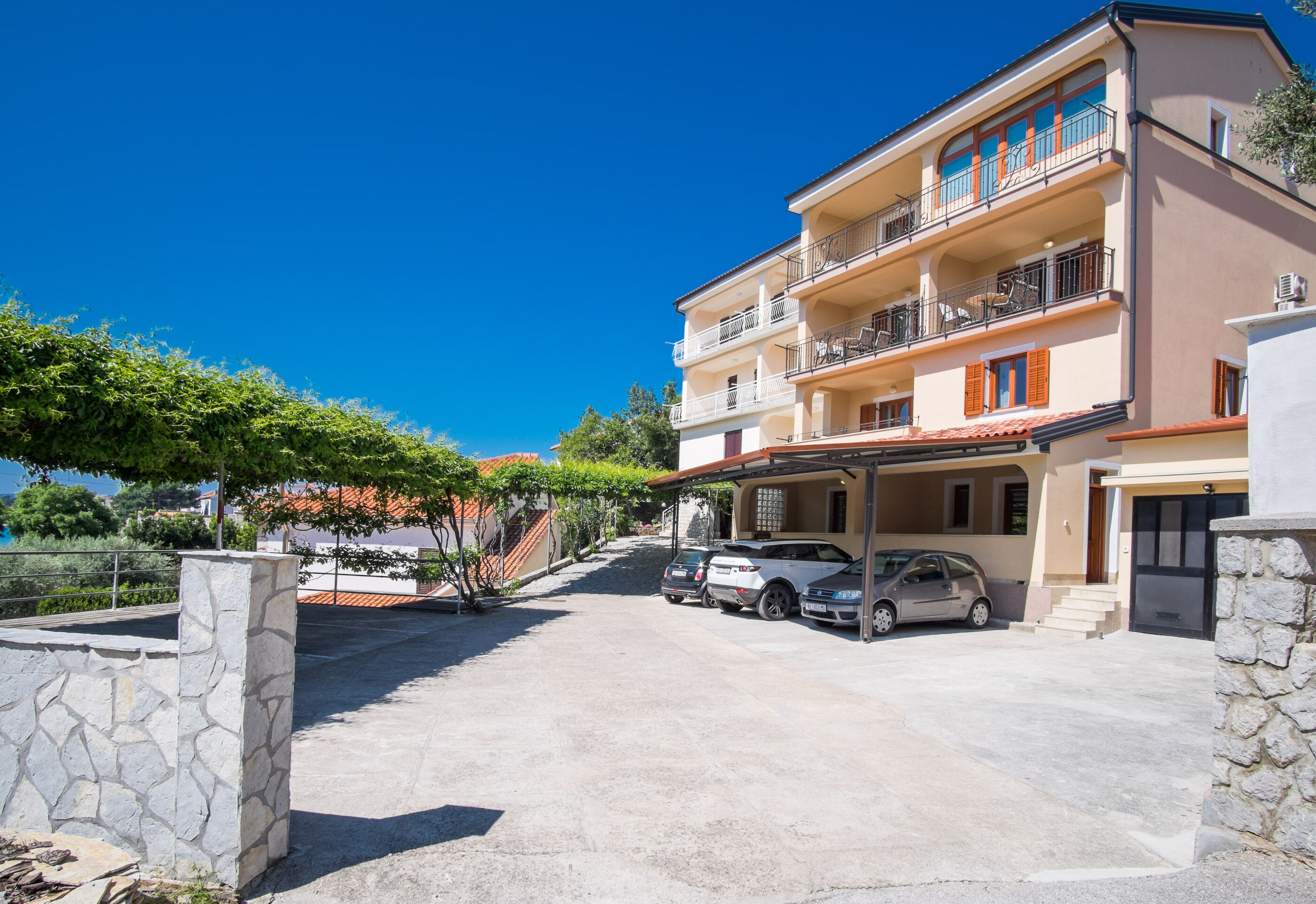 Apartments Skomeršić 15611-A1