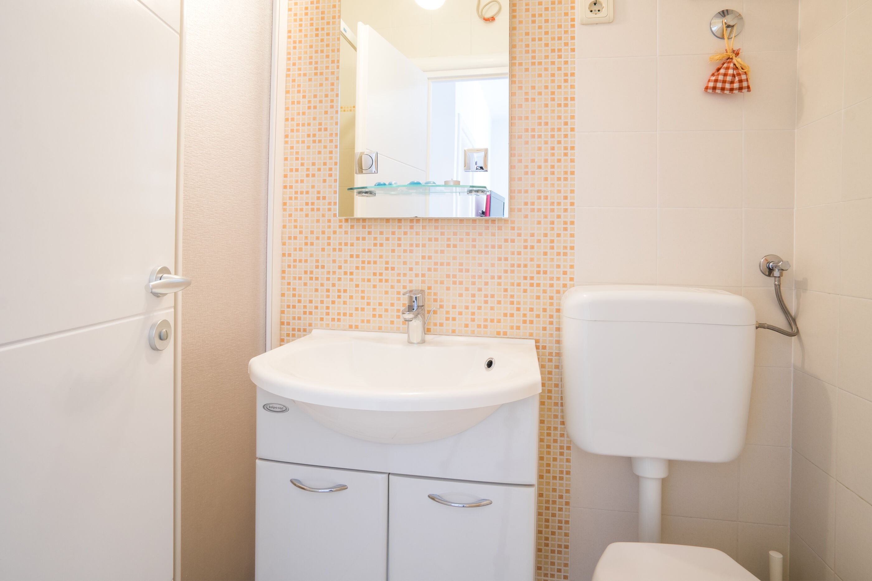 Apartments Skomeršić 15611-A1