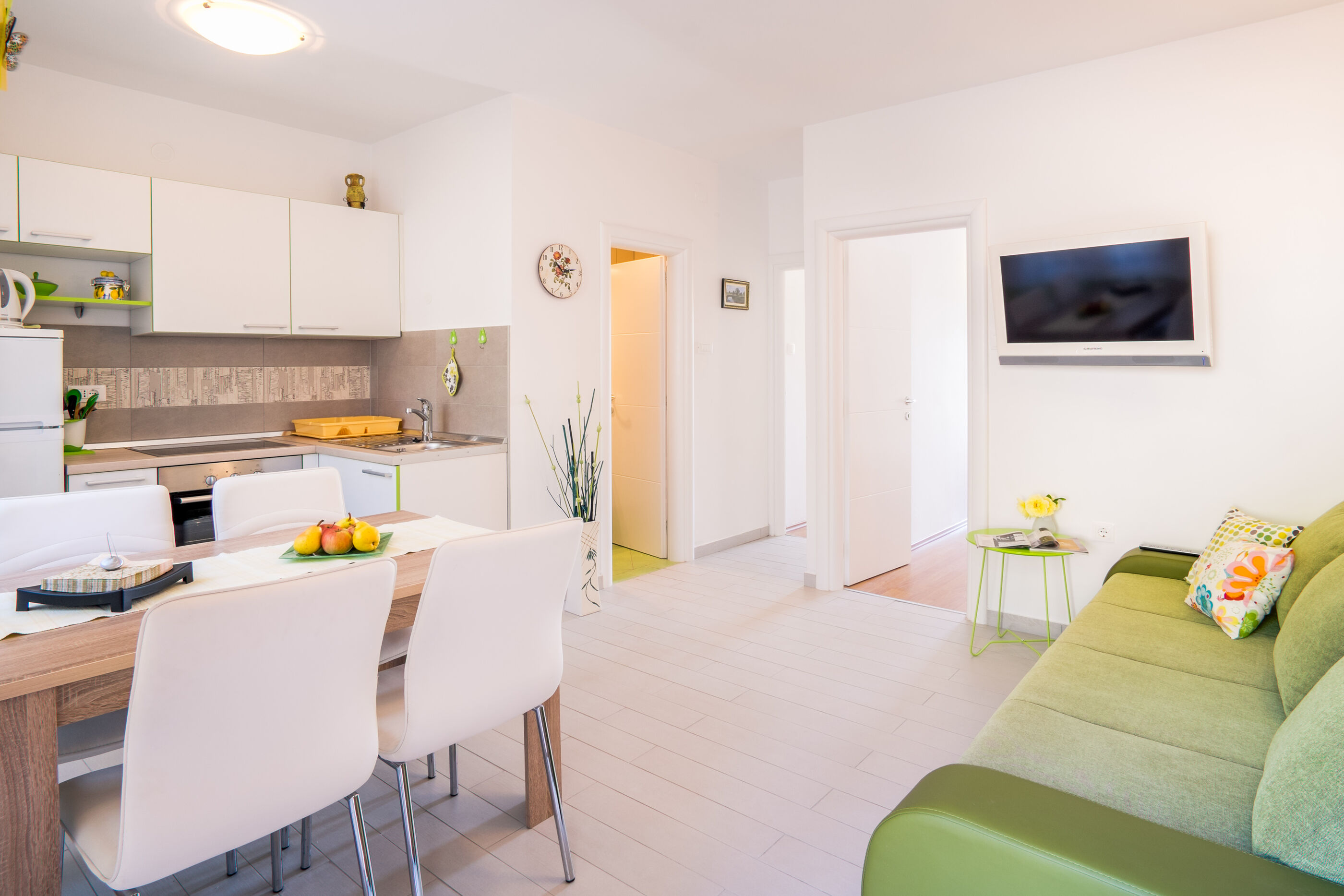 Apartments Skomeršić 15611-A2