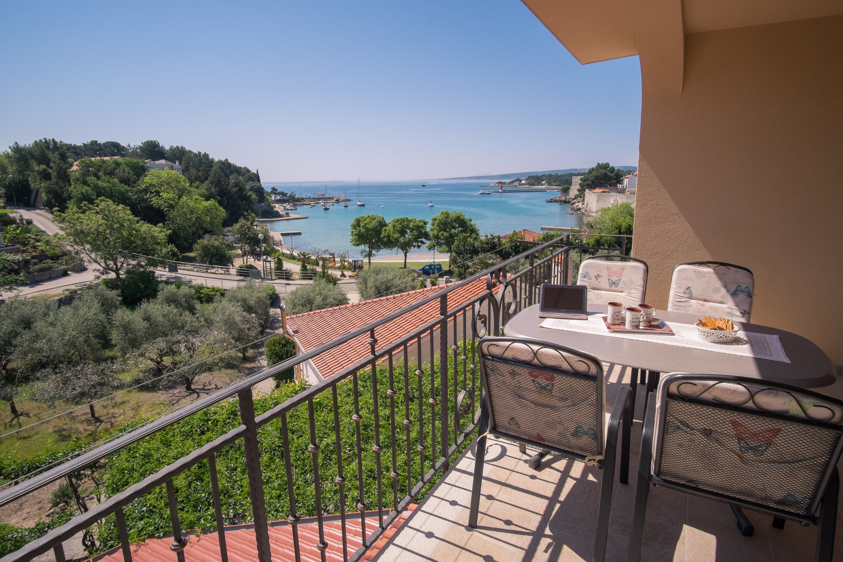 Apartments Skomeršić 15611-A2