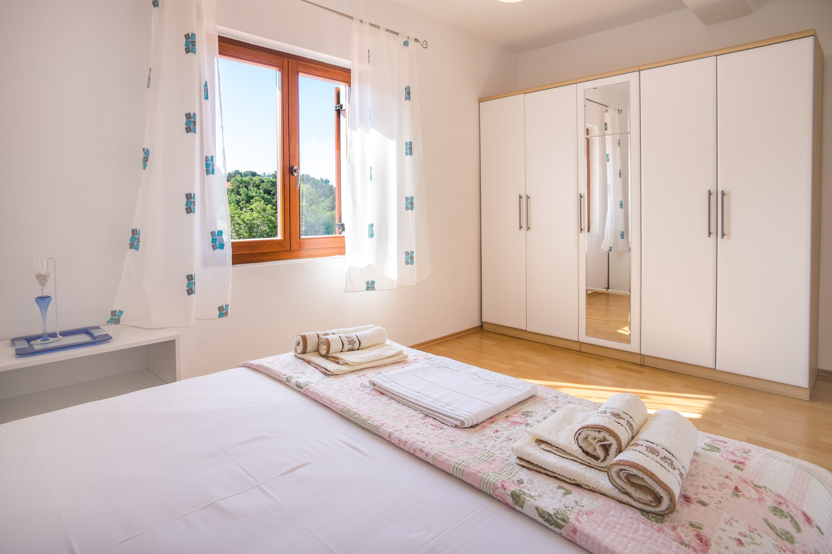 Apartments Skomeršić 15611-A3