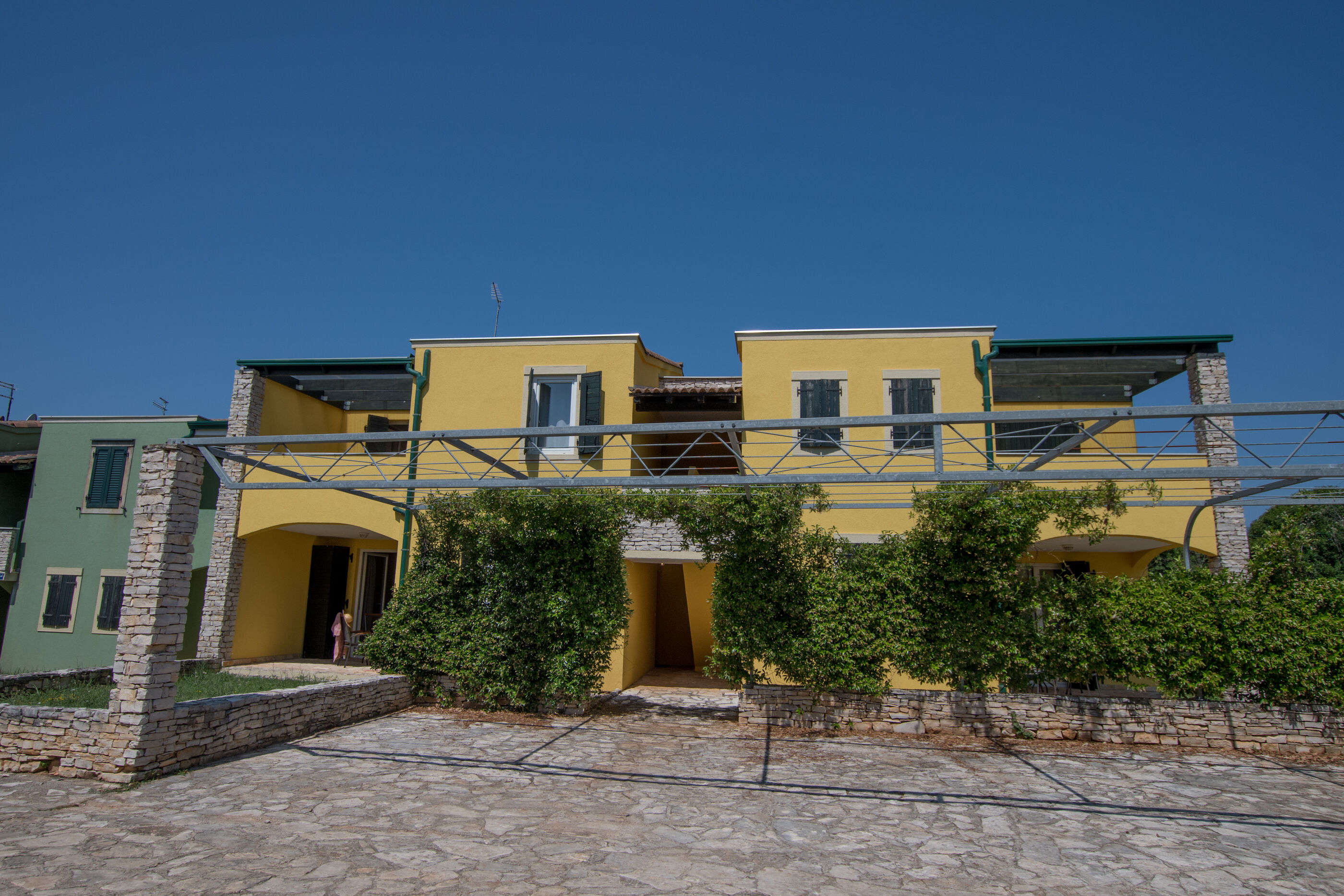 Apartments Faro Savudrija 83313-A1
