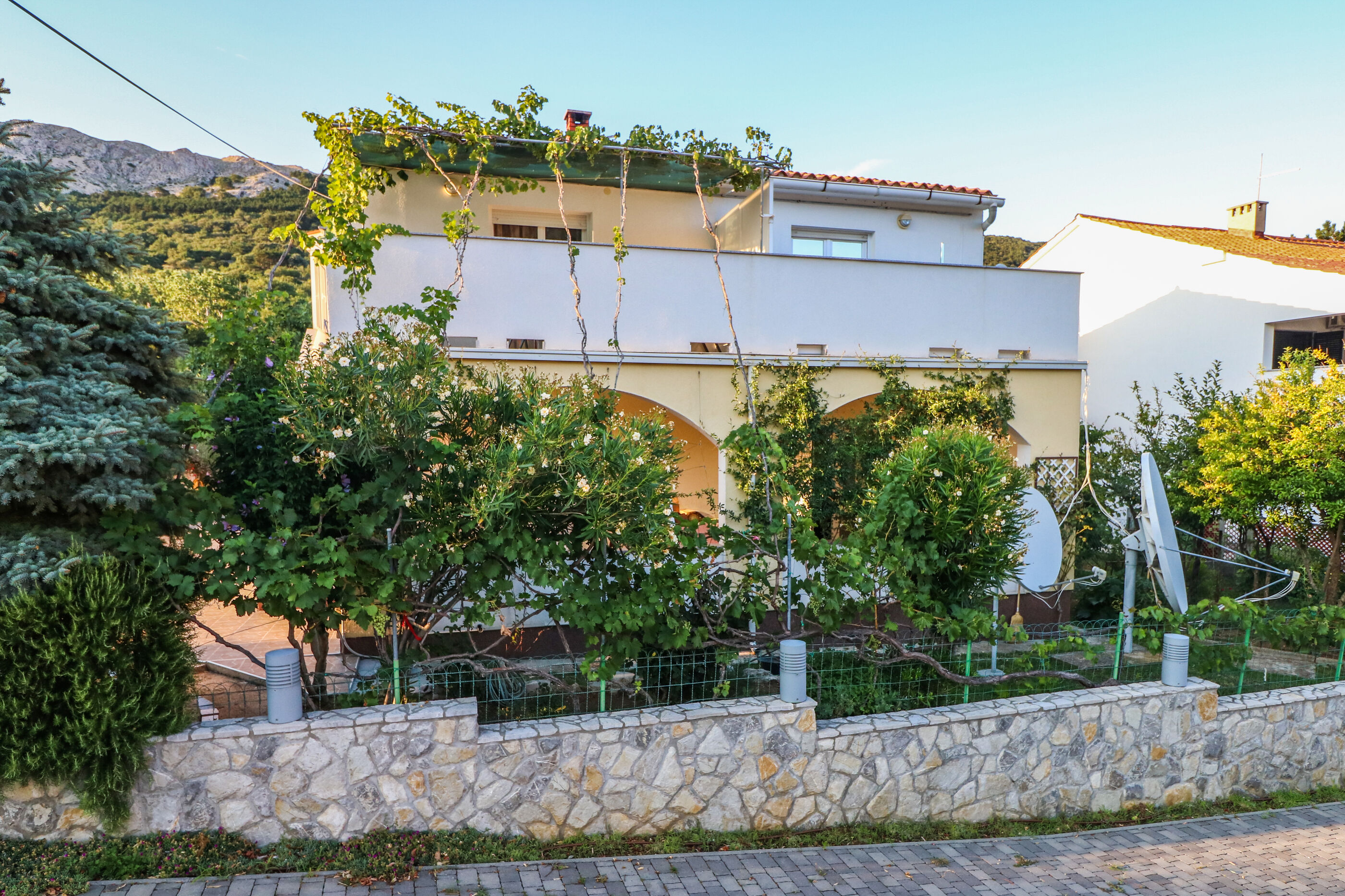 Apartments Polic 83115-A2
