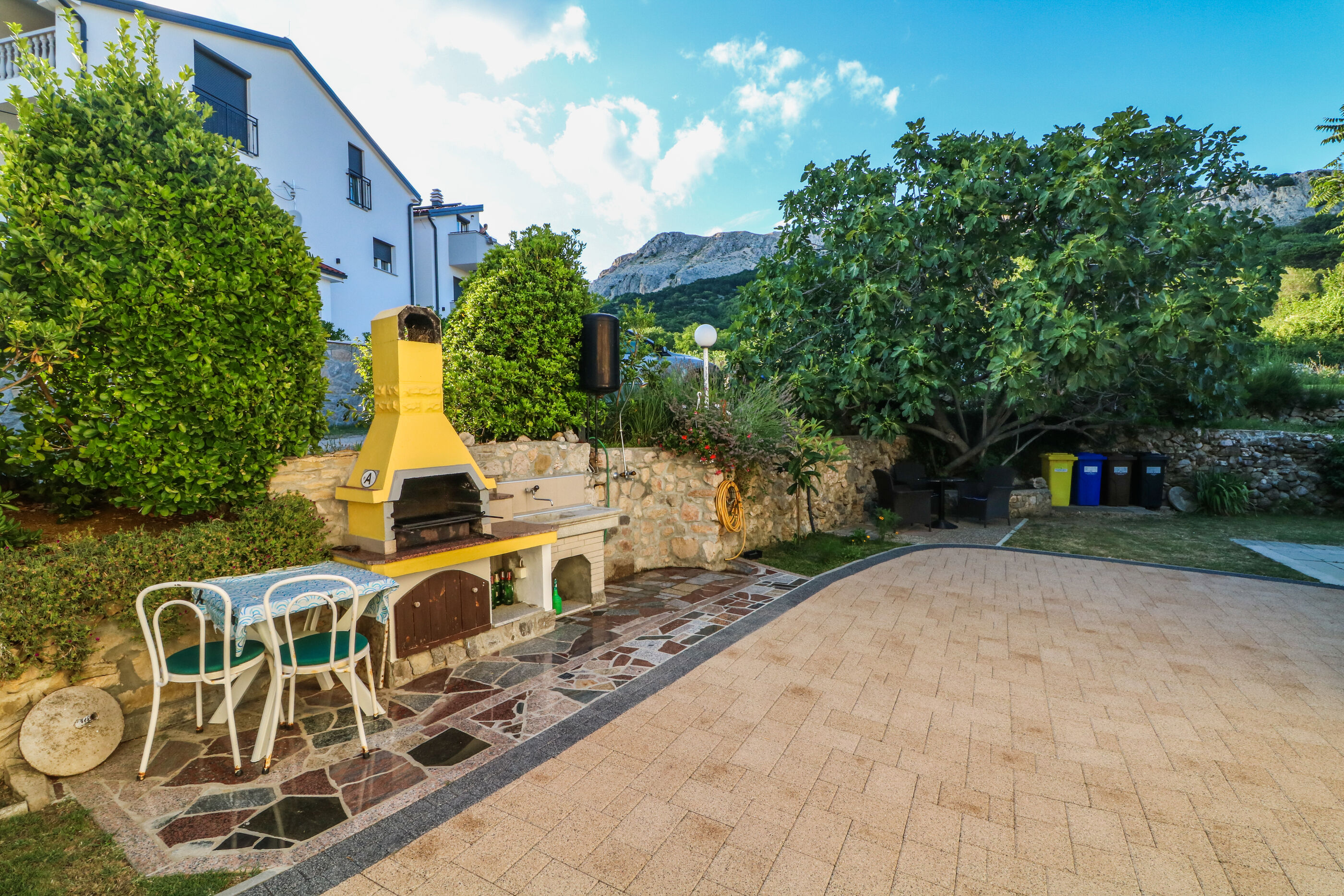 Apartments Polic 83115-A2