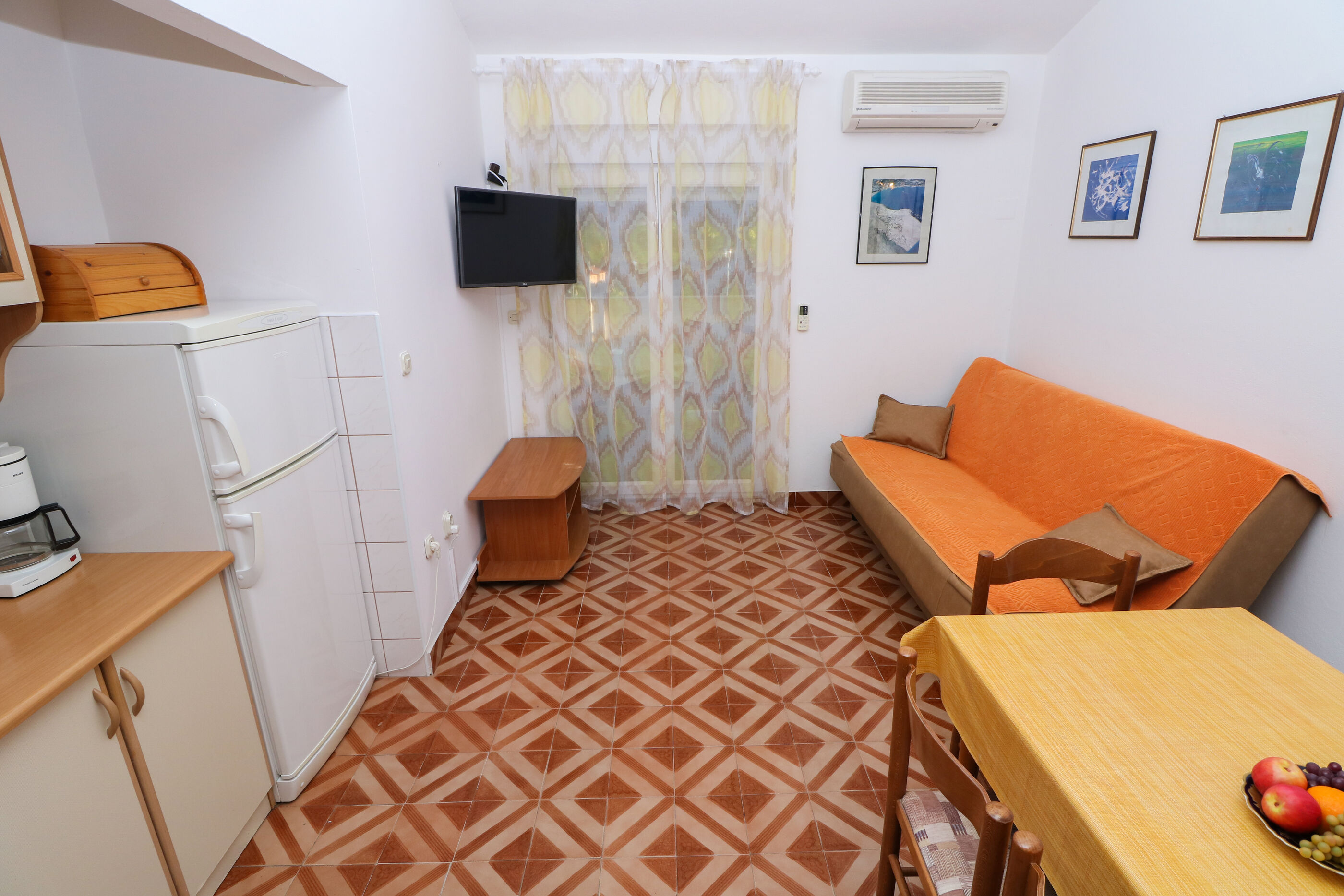 Apartments Polic 83115-A1