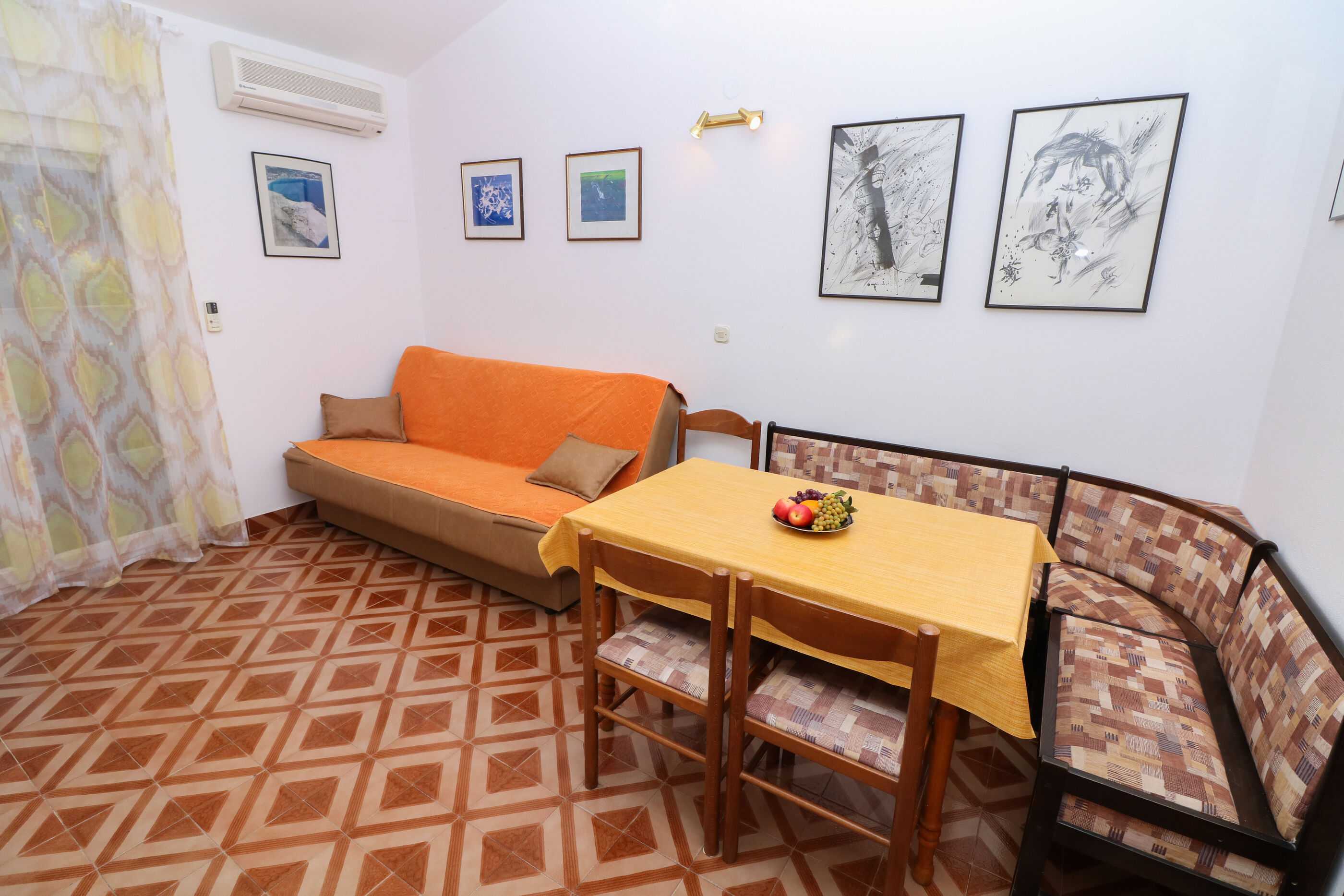 Apartments Polic 83115-A1
