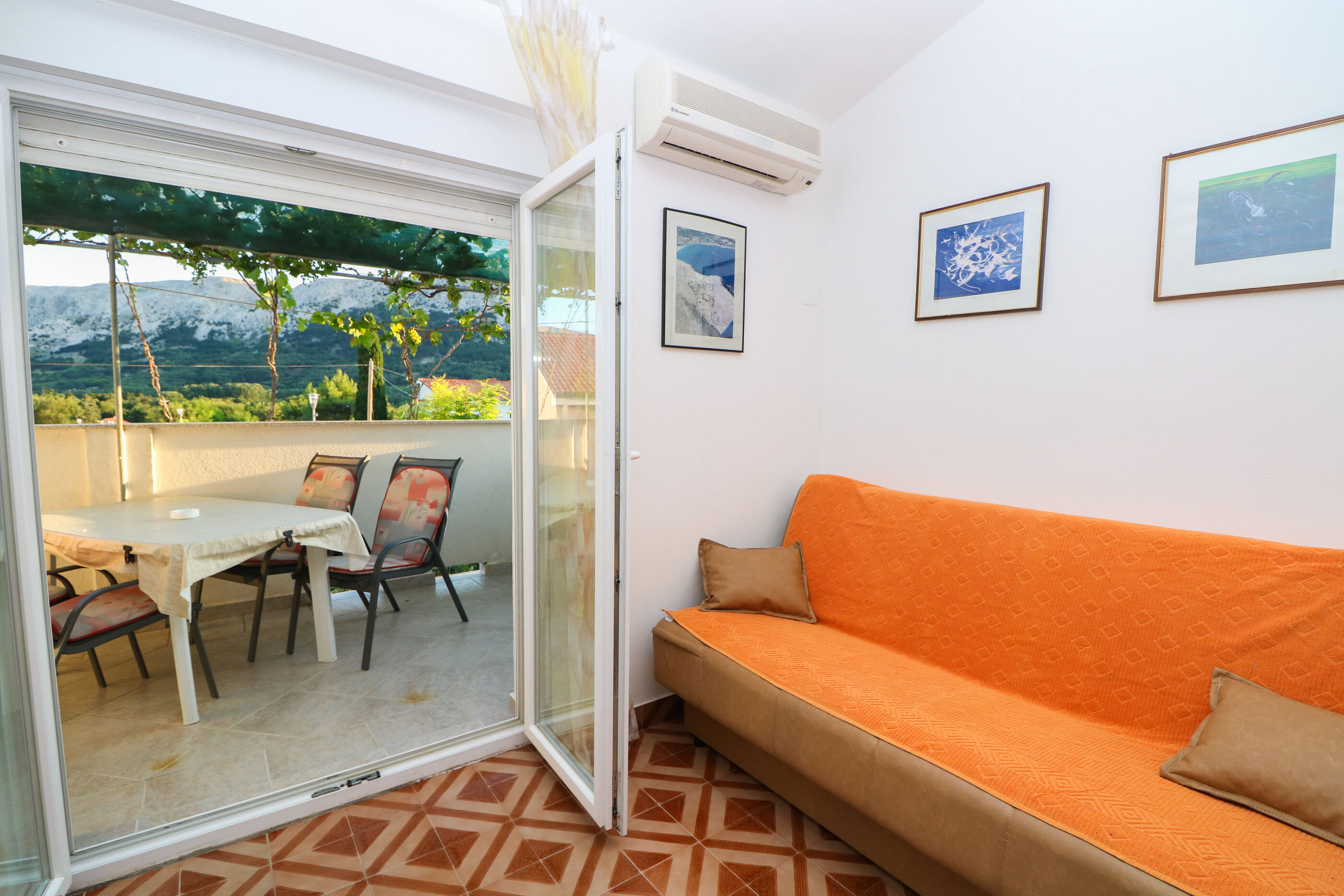 Apartments Polic 83115-A1