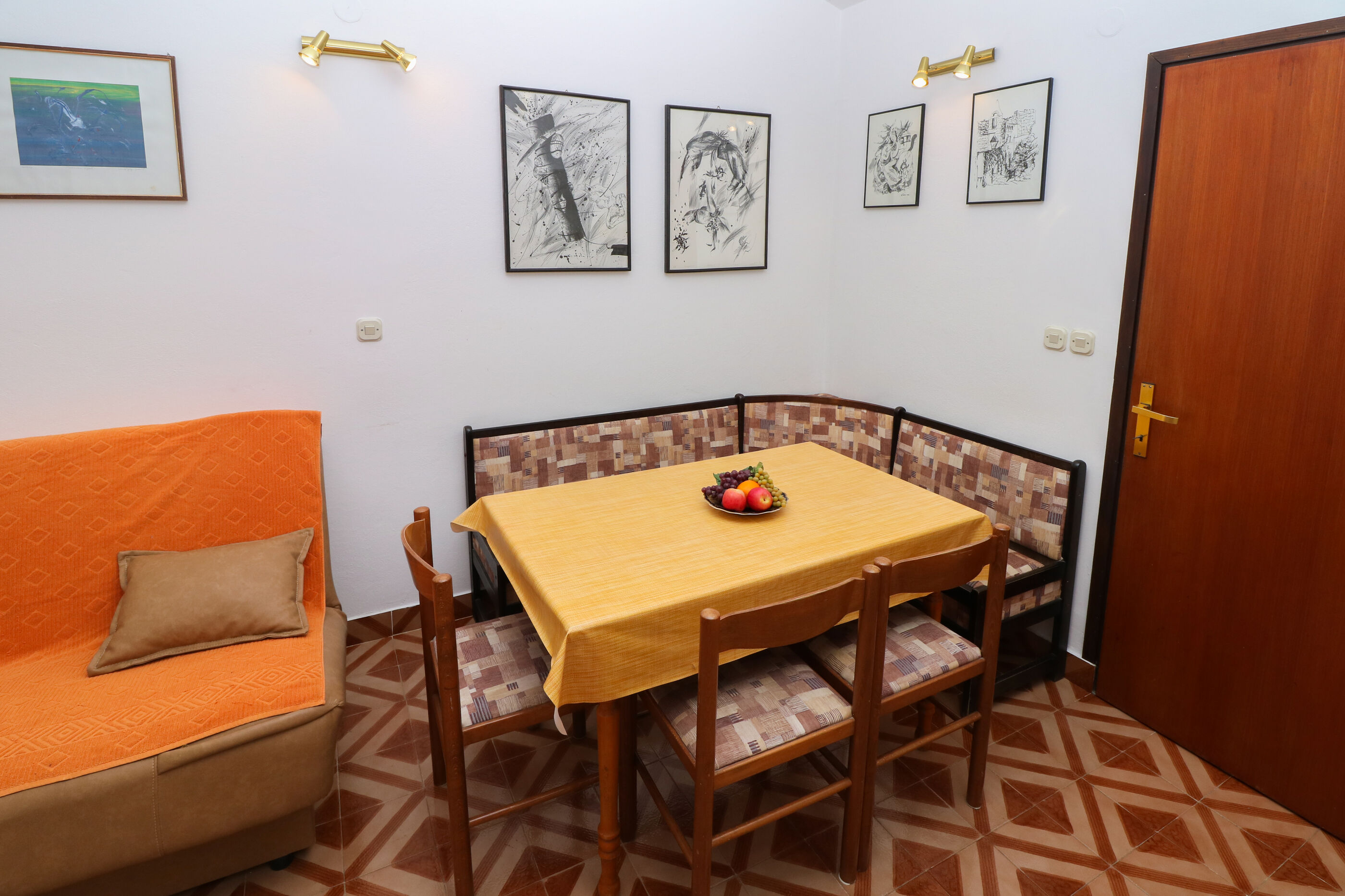 Apartments Polic 83115-A1