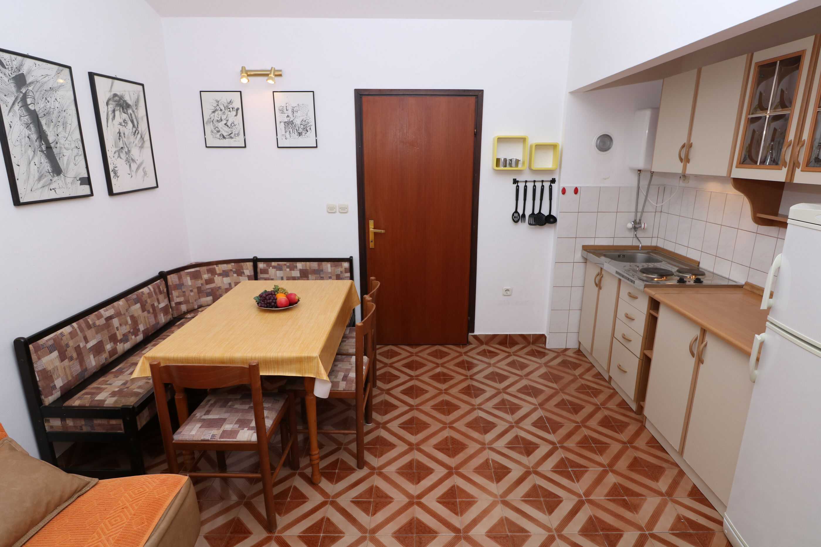 Apartments Polic 83115-A1