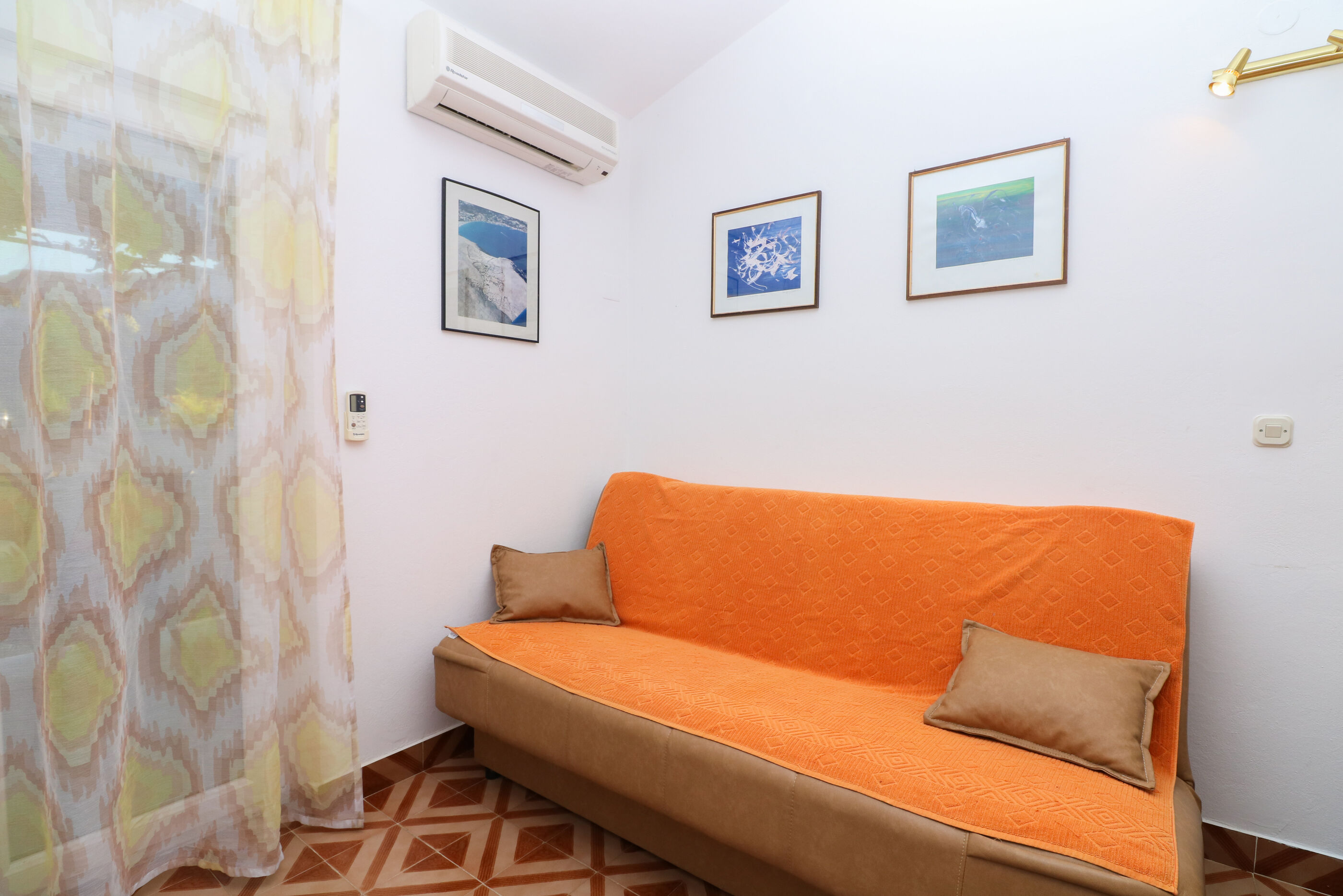 Apartments Polic 83115-A1