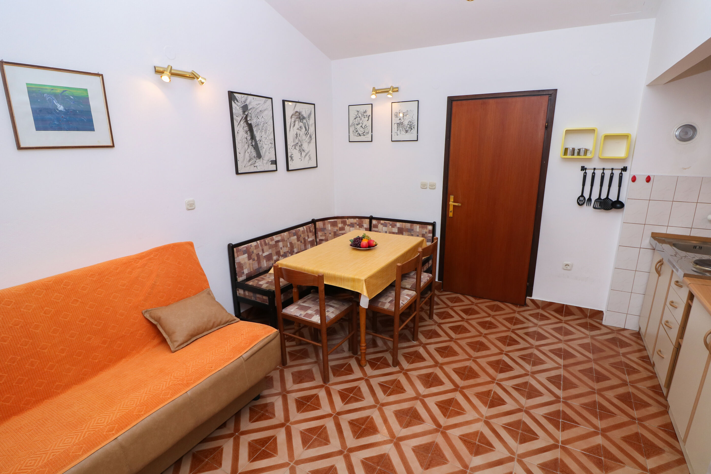 Apartments Polic 83115-A1