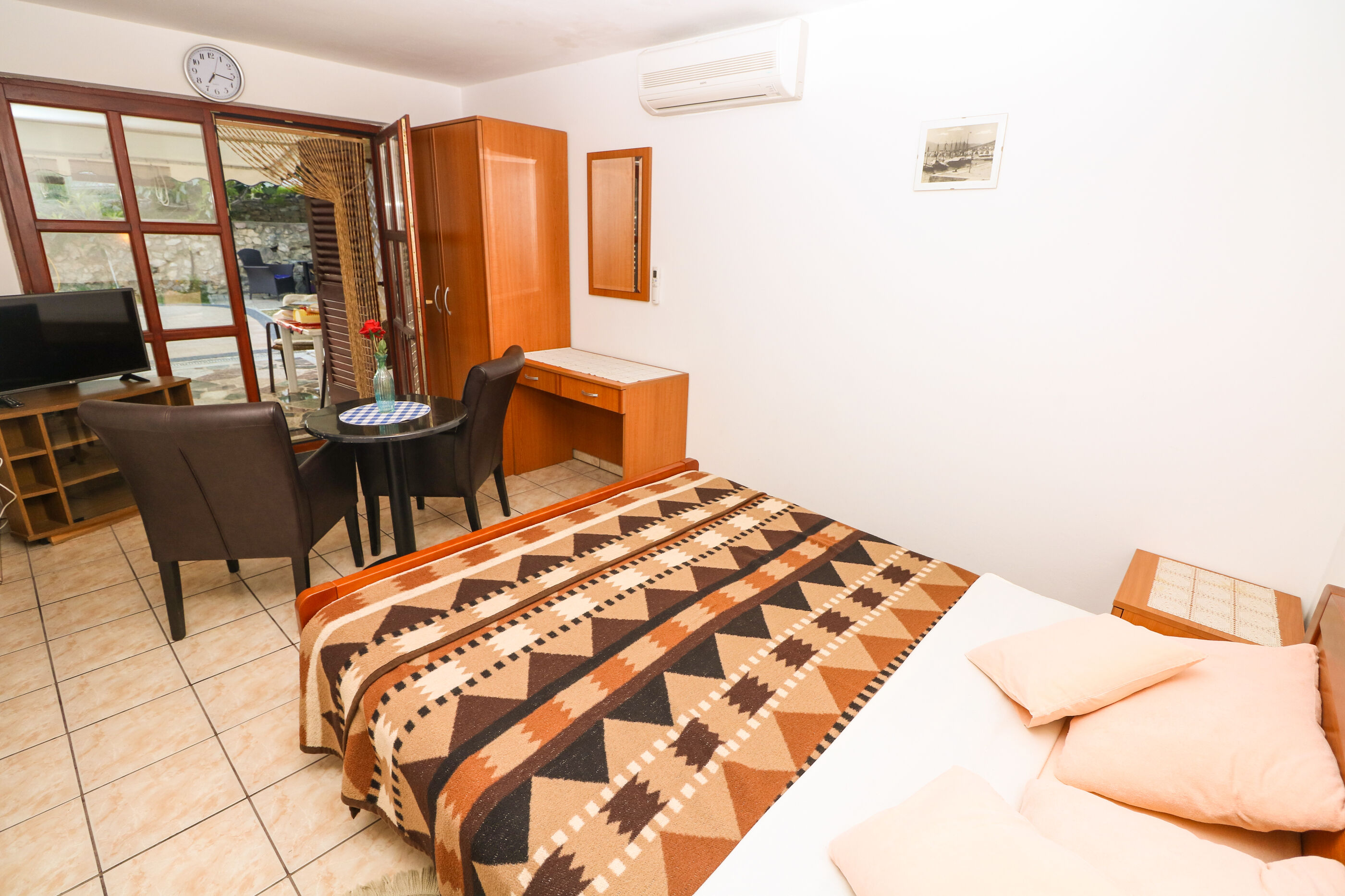 Apartments Polic 83115-A2