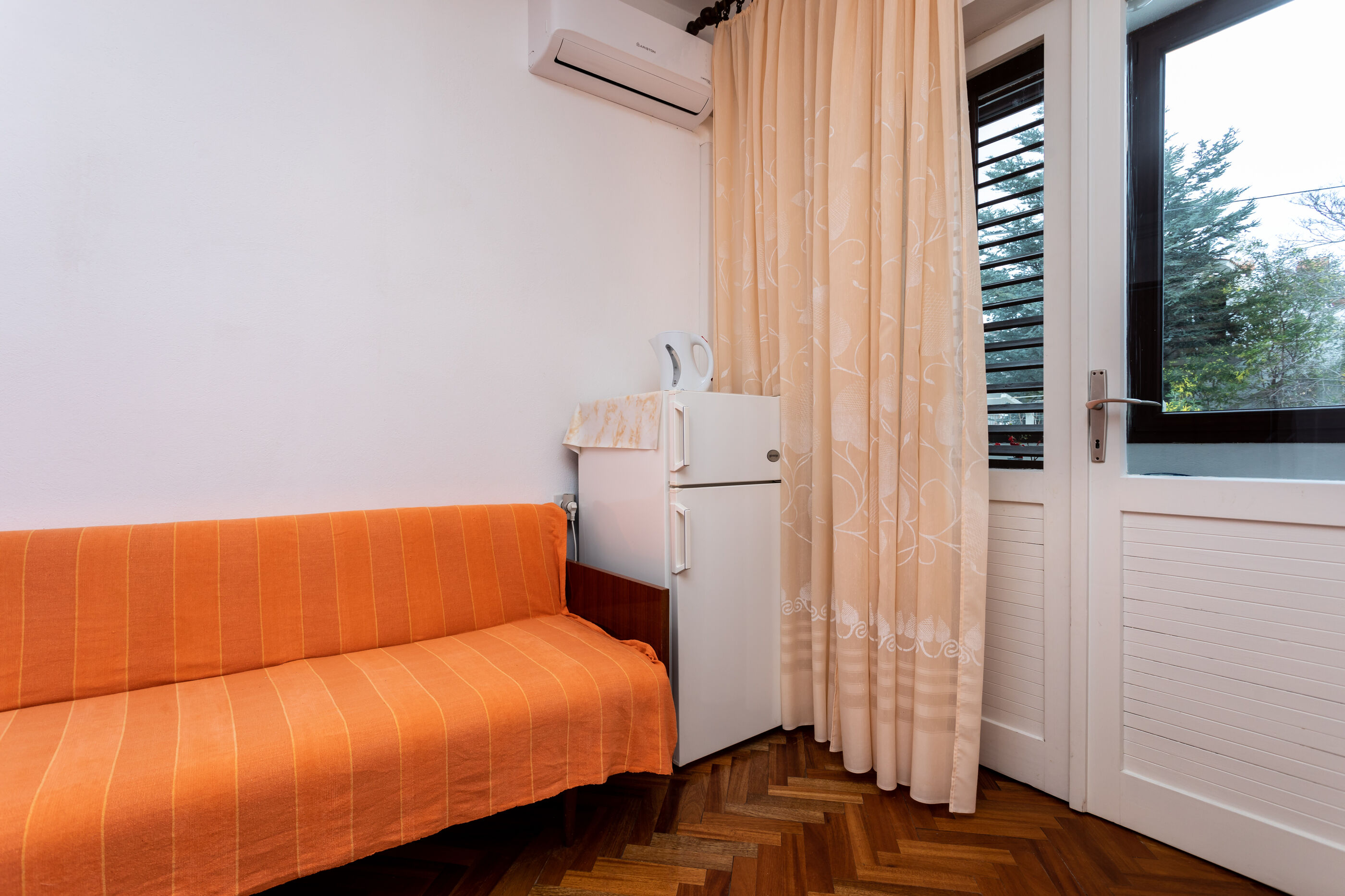 Apartment and Rooms Mira 83119-S1