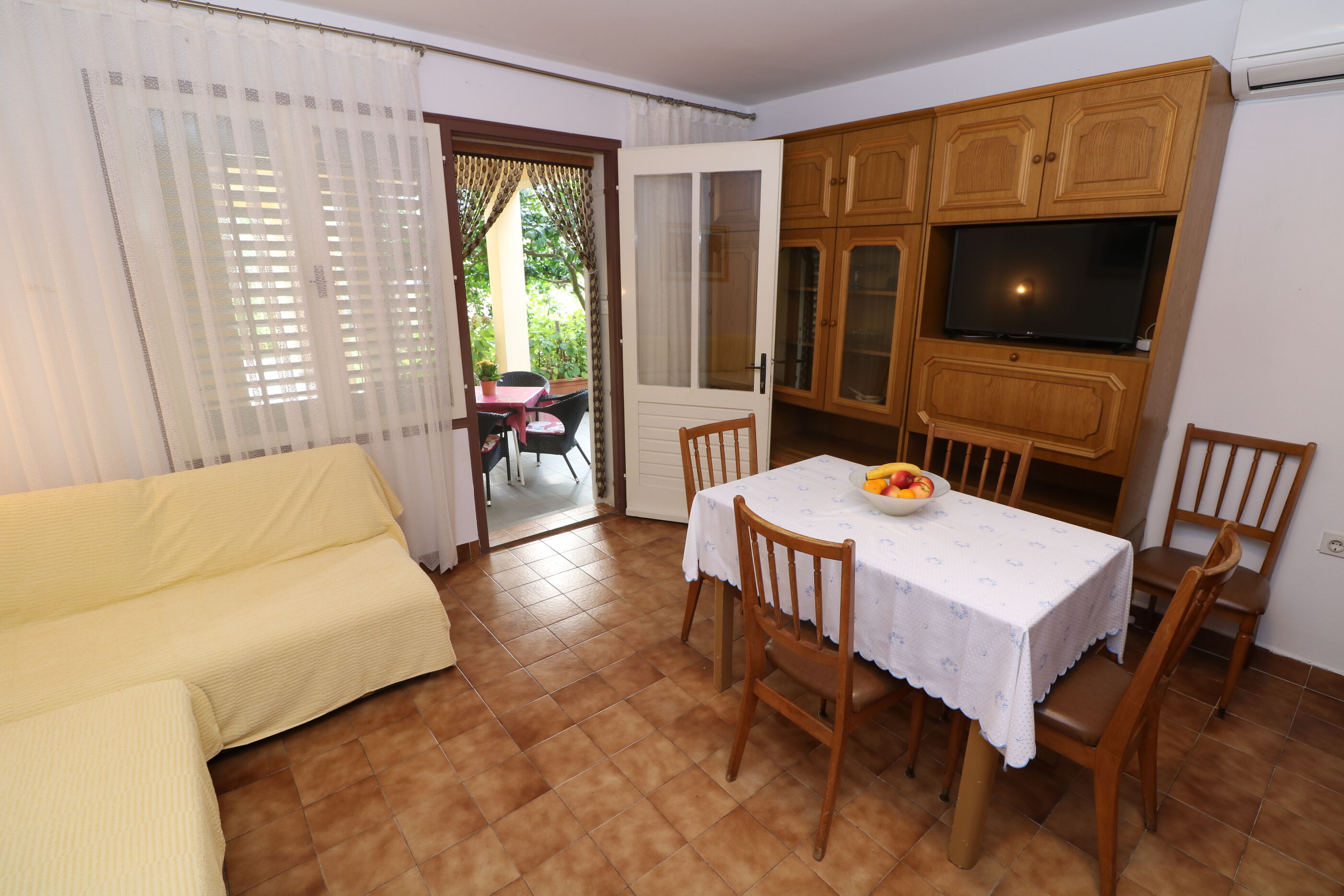 Apartments and Room Jagoda 79538-A2