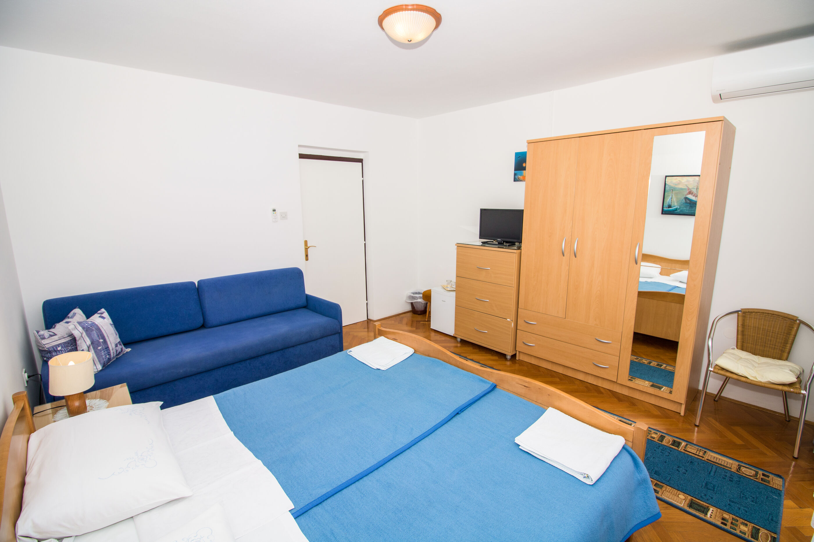 Apartment and Rooms Albina 48321-S3