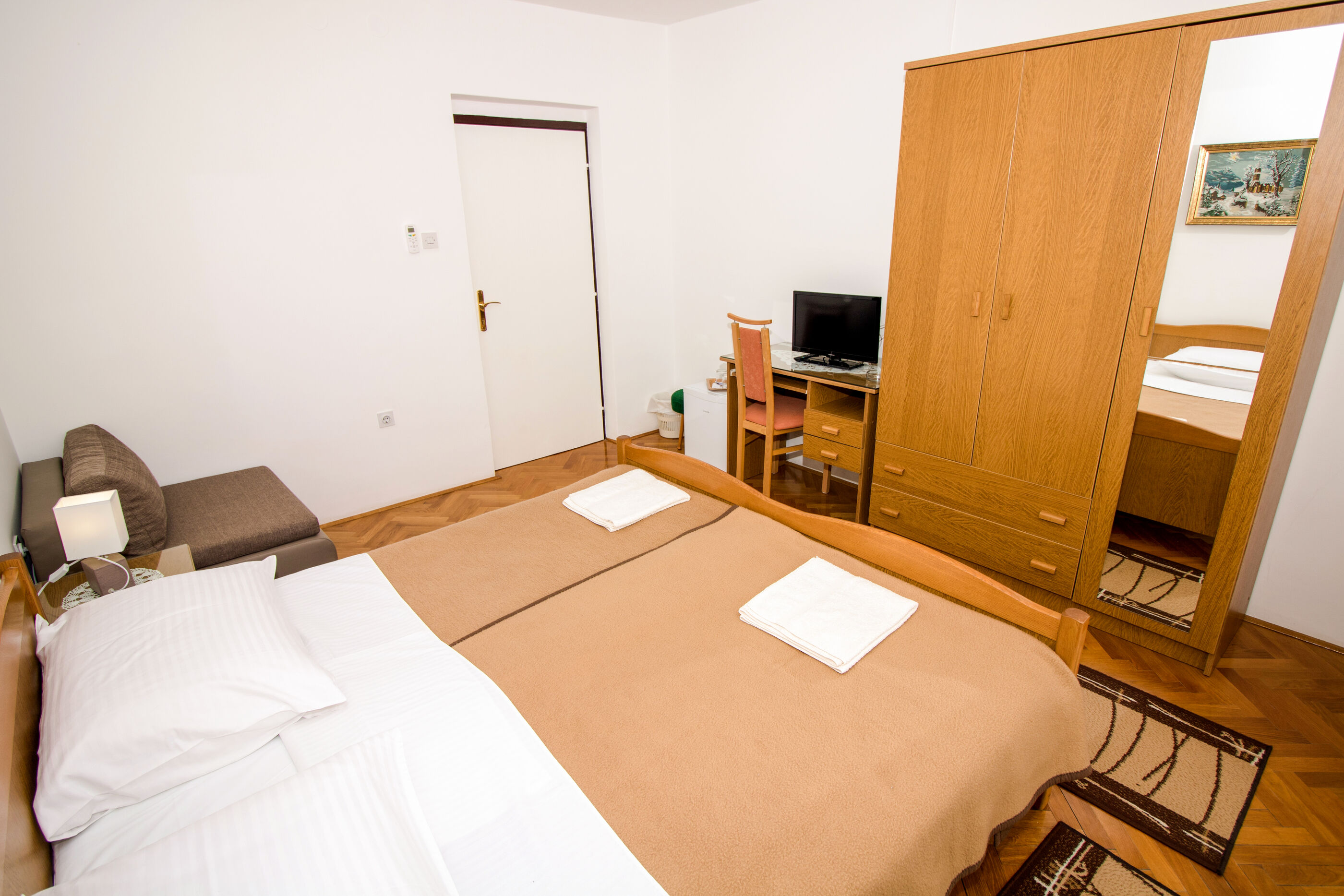 Apartment and Rooms Albina 48321-S4