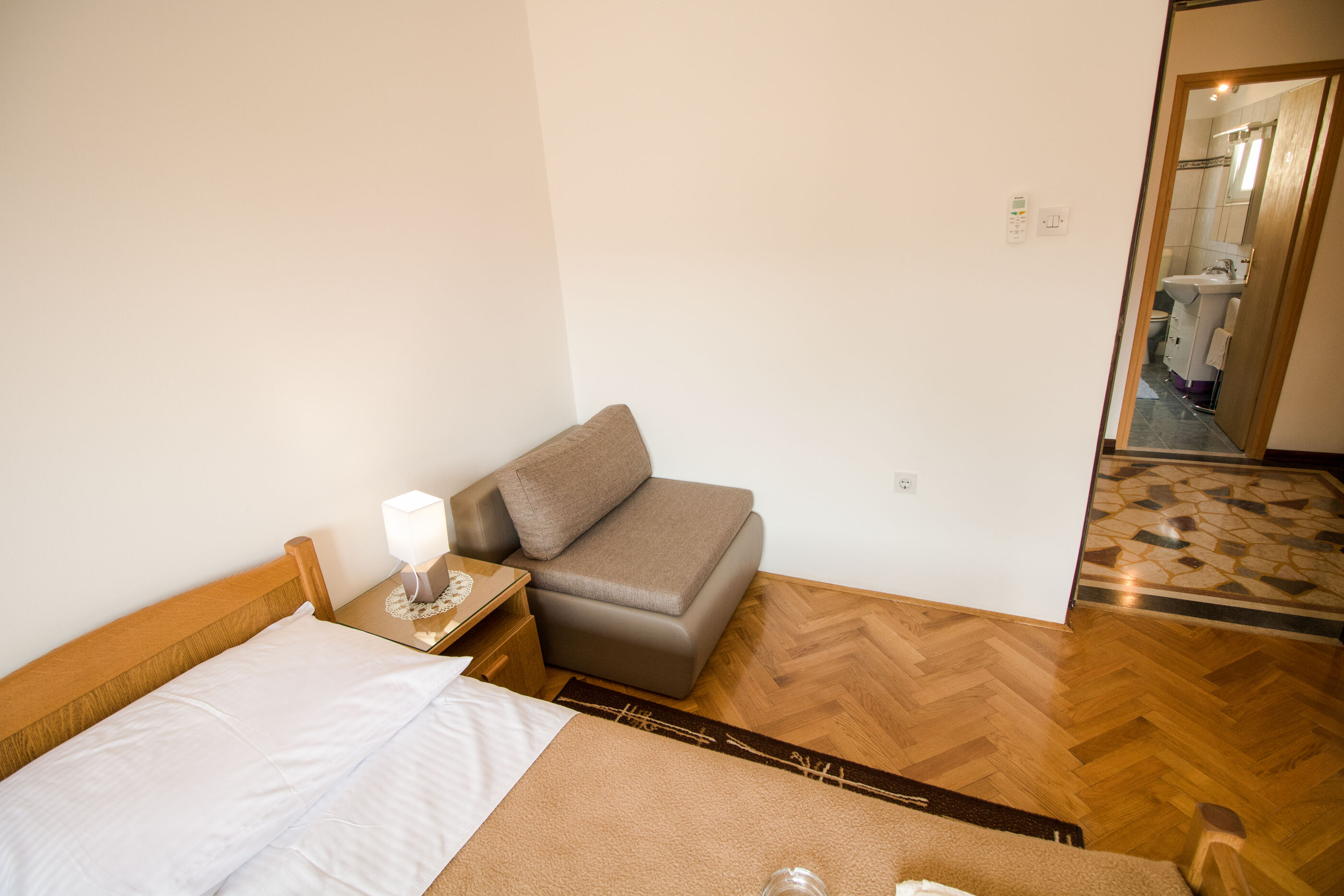 Apartment and Rooms Albina 48321-S4