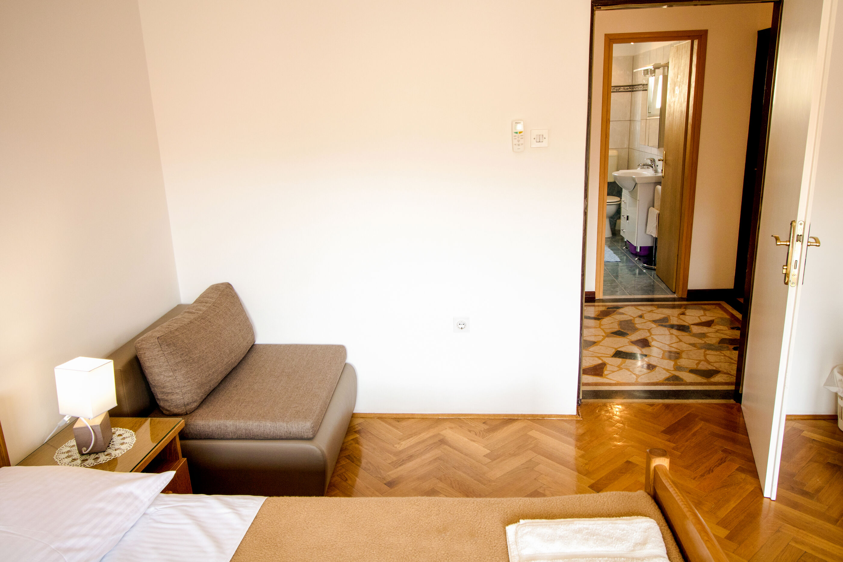 Apartment and Rooms Albina 48321-S4