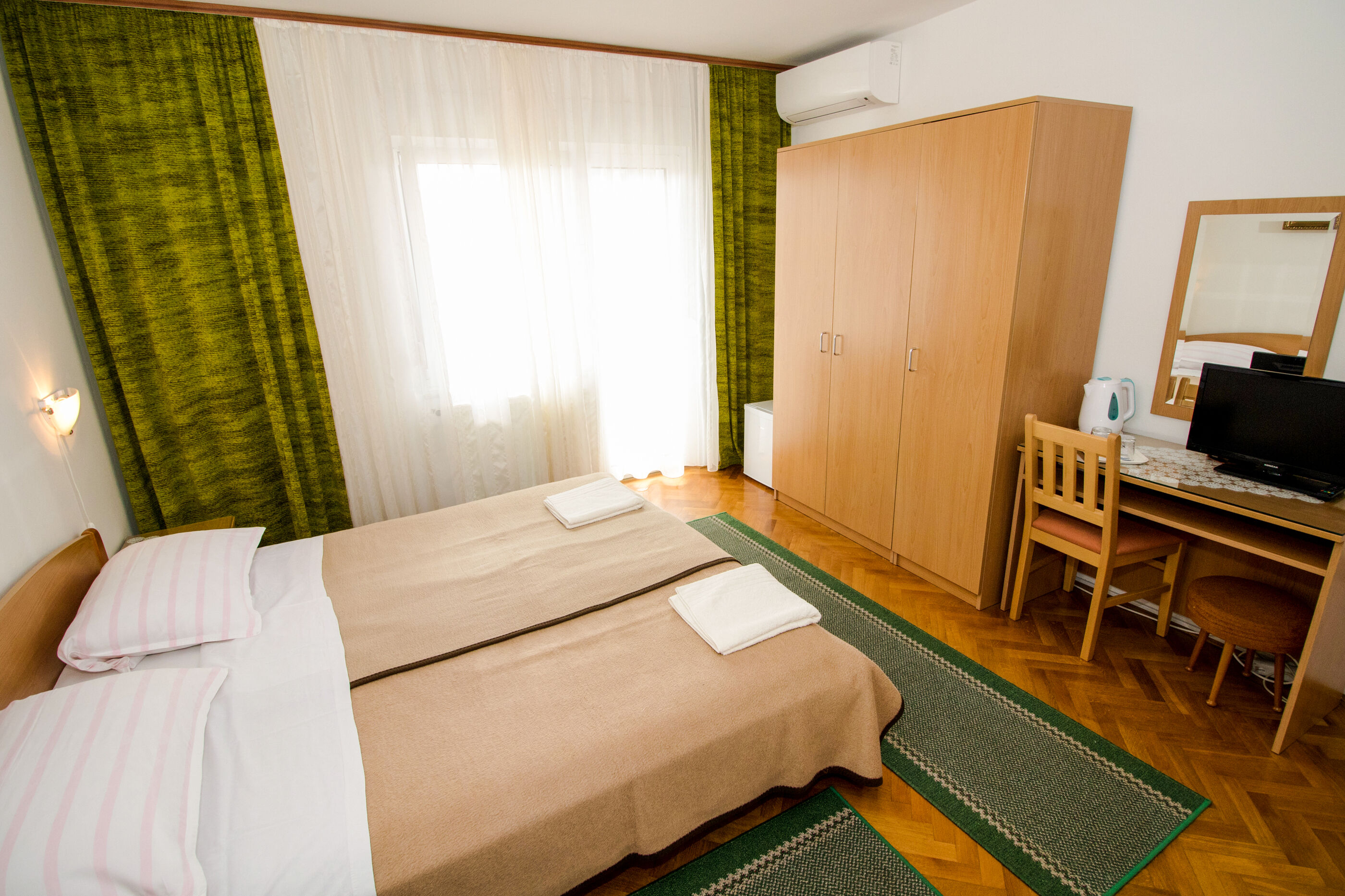 Apartment and Rooms Albina 48321-S1