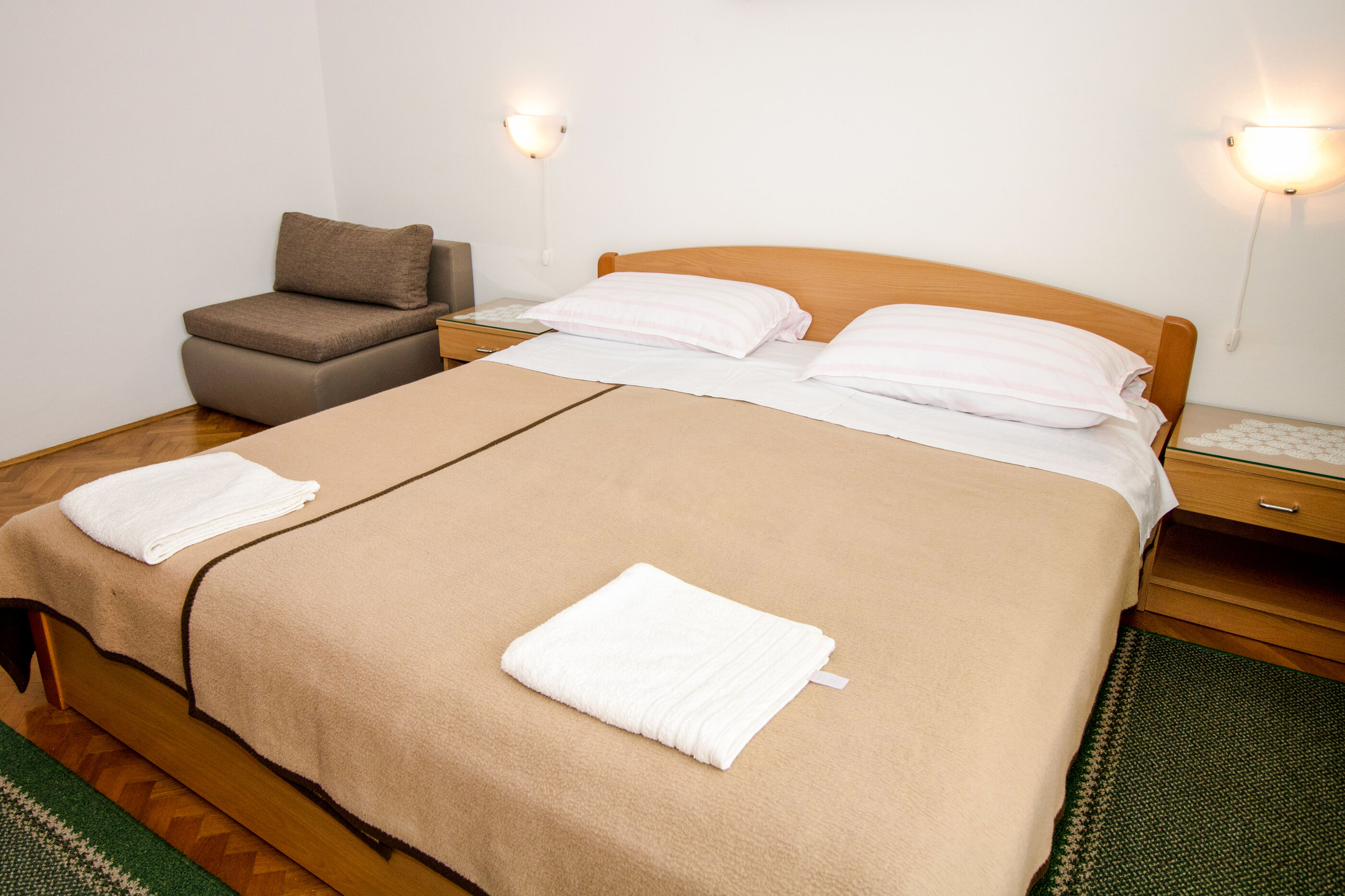Apartment and Rooms Albina 48321-S1