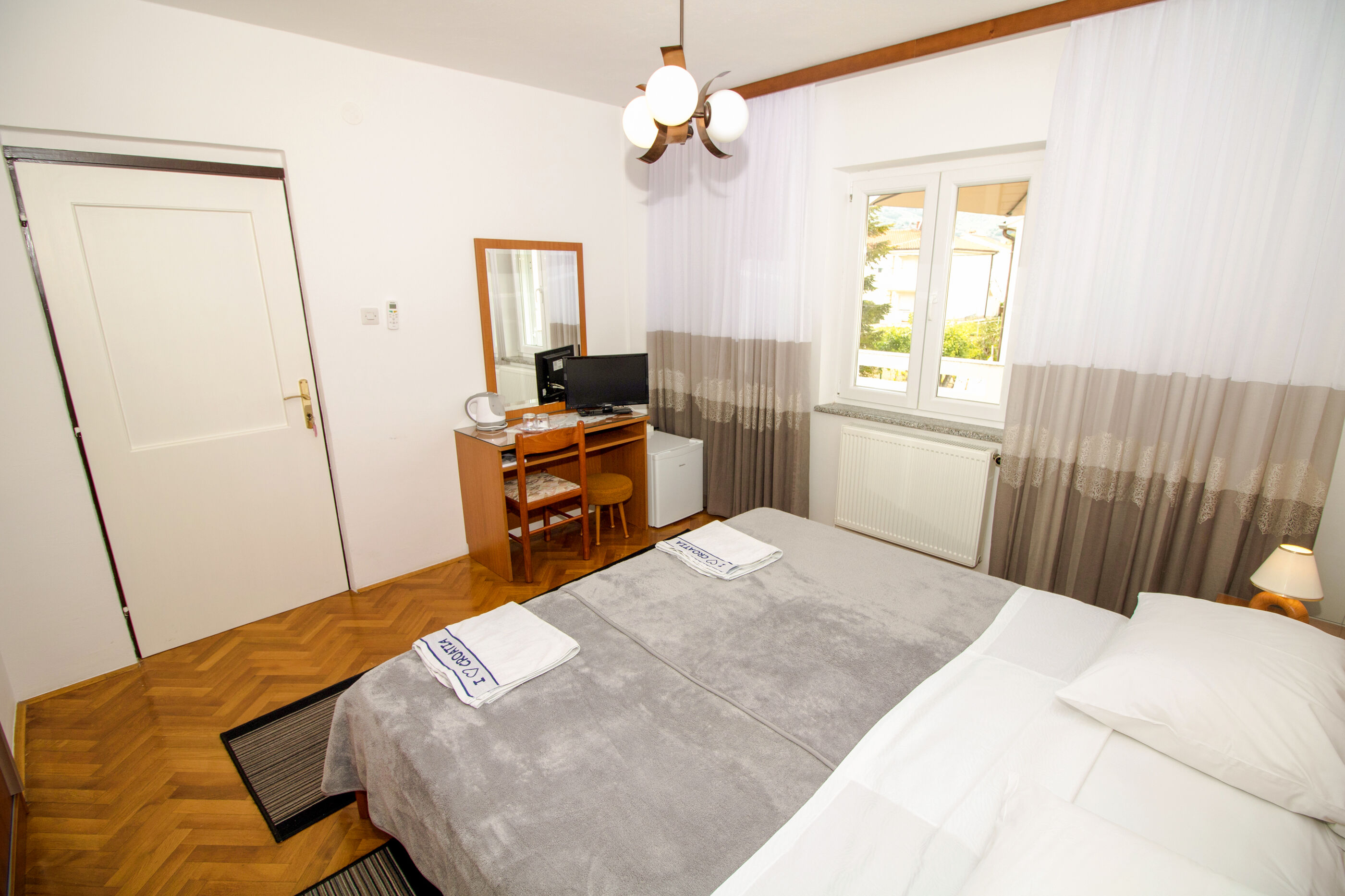 Apartment and Rooms Albina 48321-S2