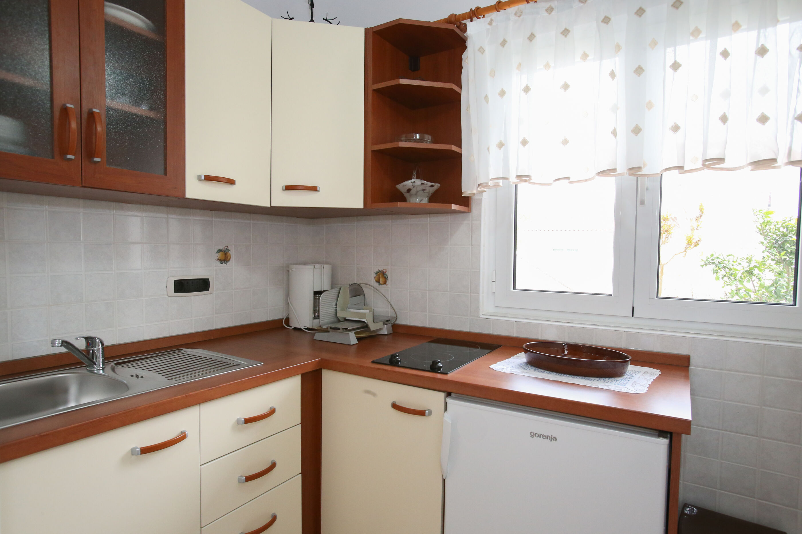 Apartment and Rooms Albina 48321-A1