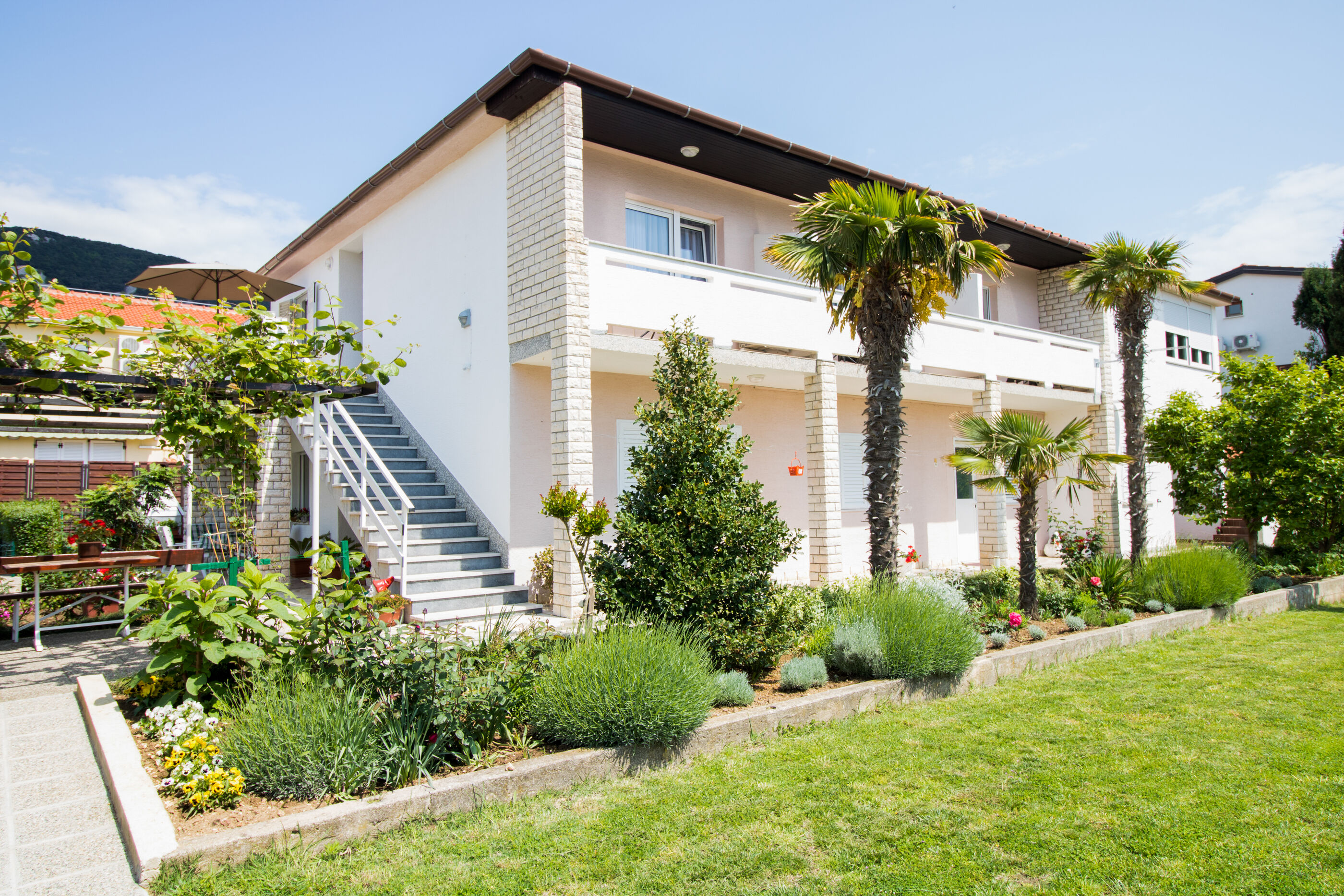 Apartment and Rooms Albina 48321-S3
