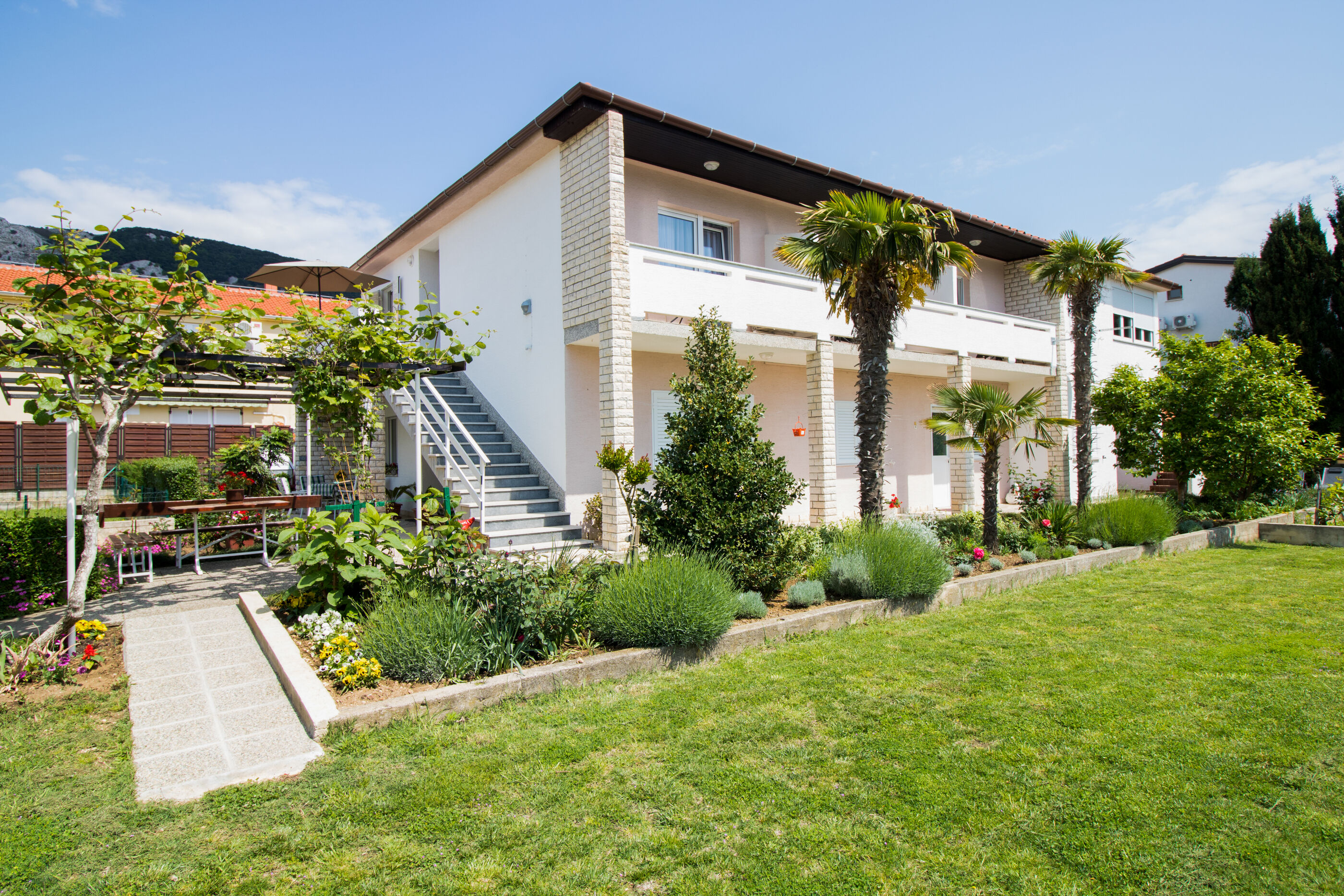 Apartment and Rooms Albina 48321-S3