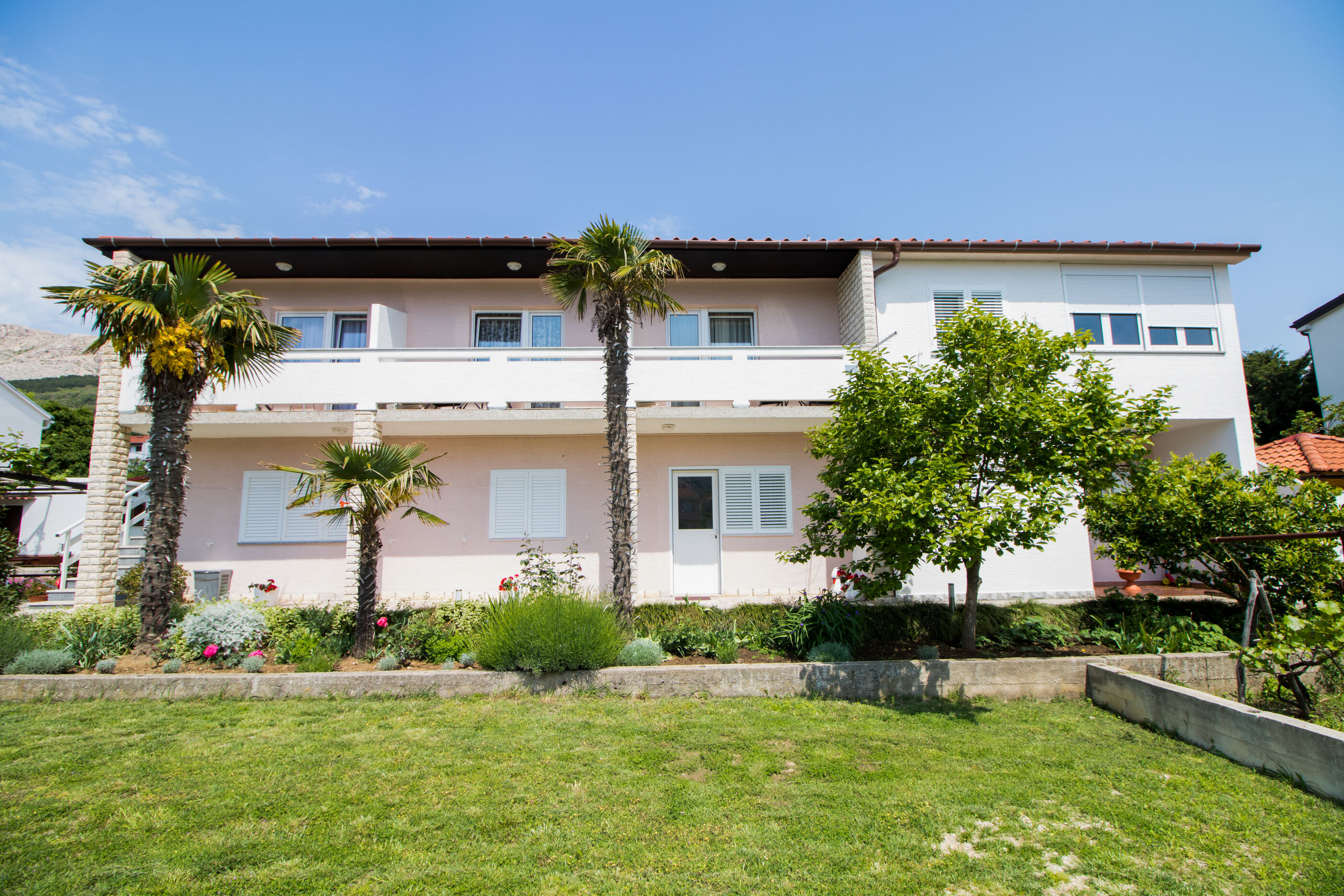 Apartment and Rooms Albina 48321-S3