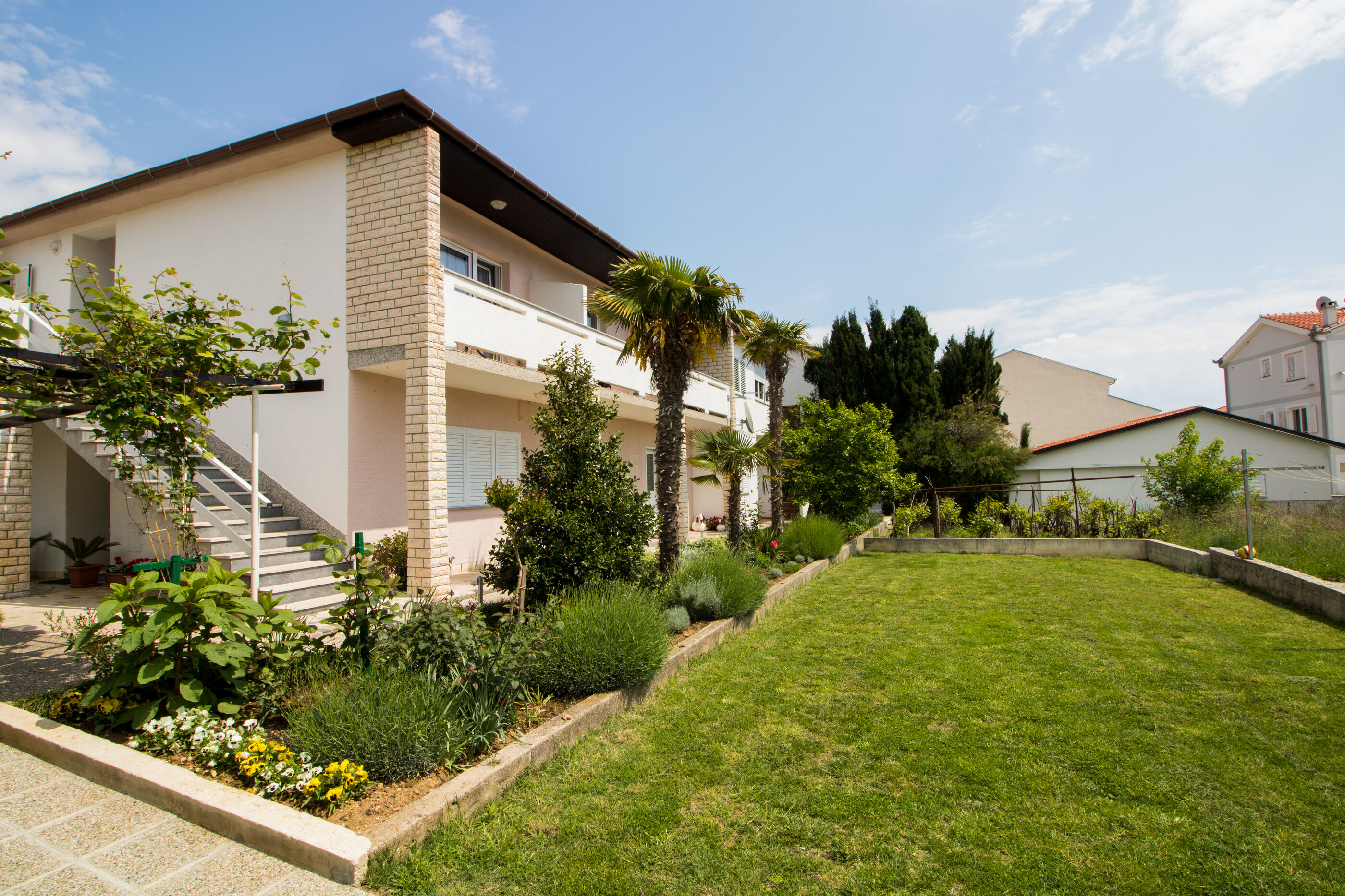 Apartment and Rooms Albina 48321-S3