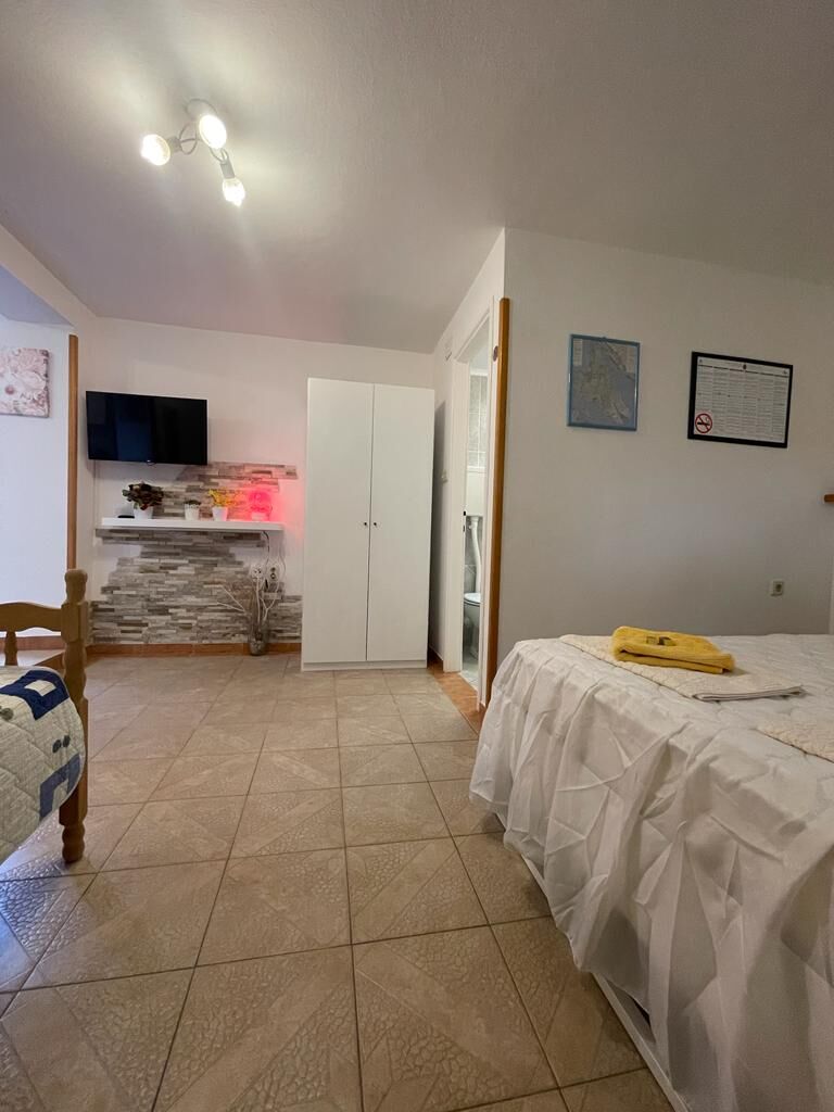 Apartments Milivoj 61231-A1